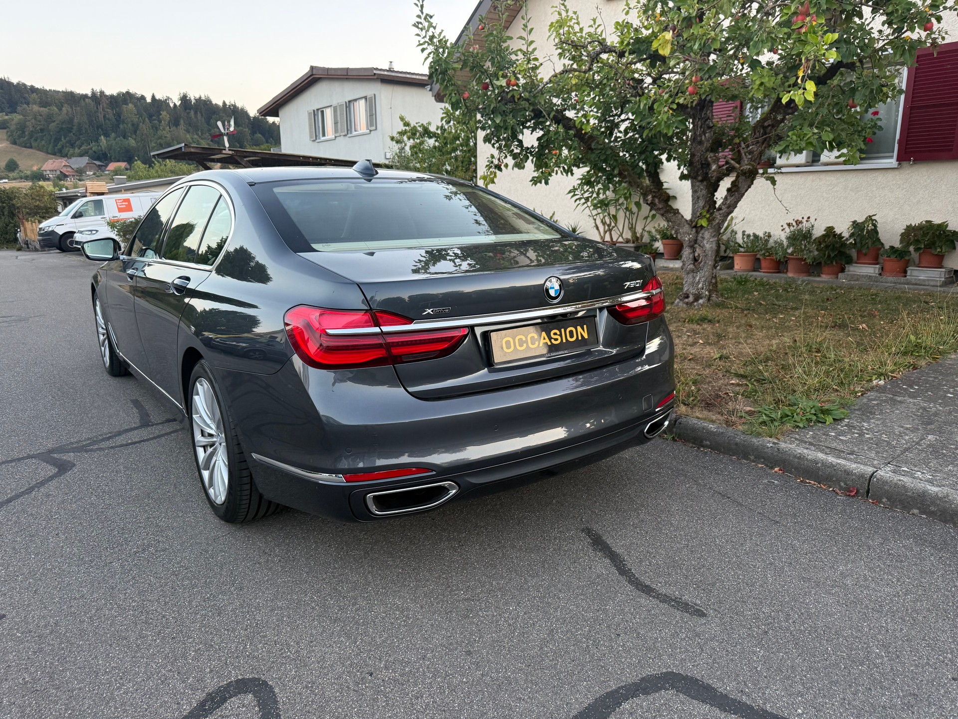 BMW 750i xDrive Steptronic-image-2
