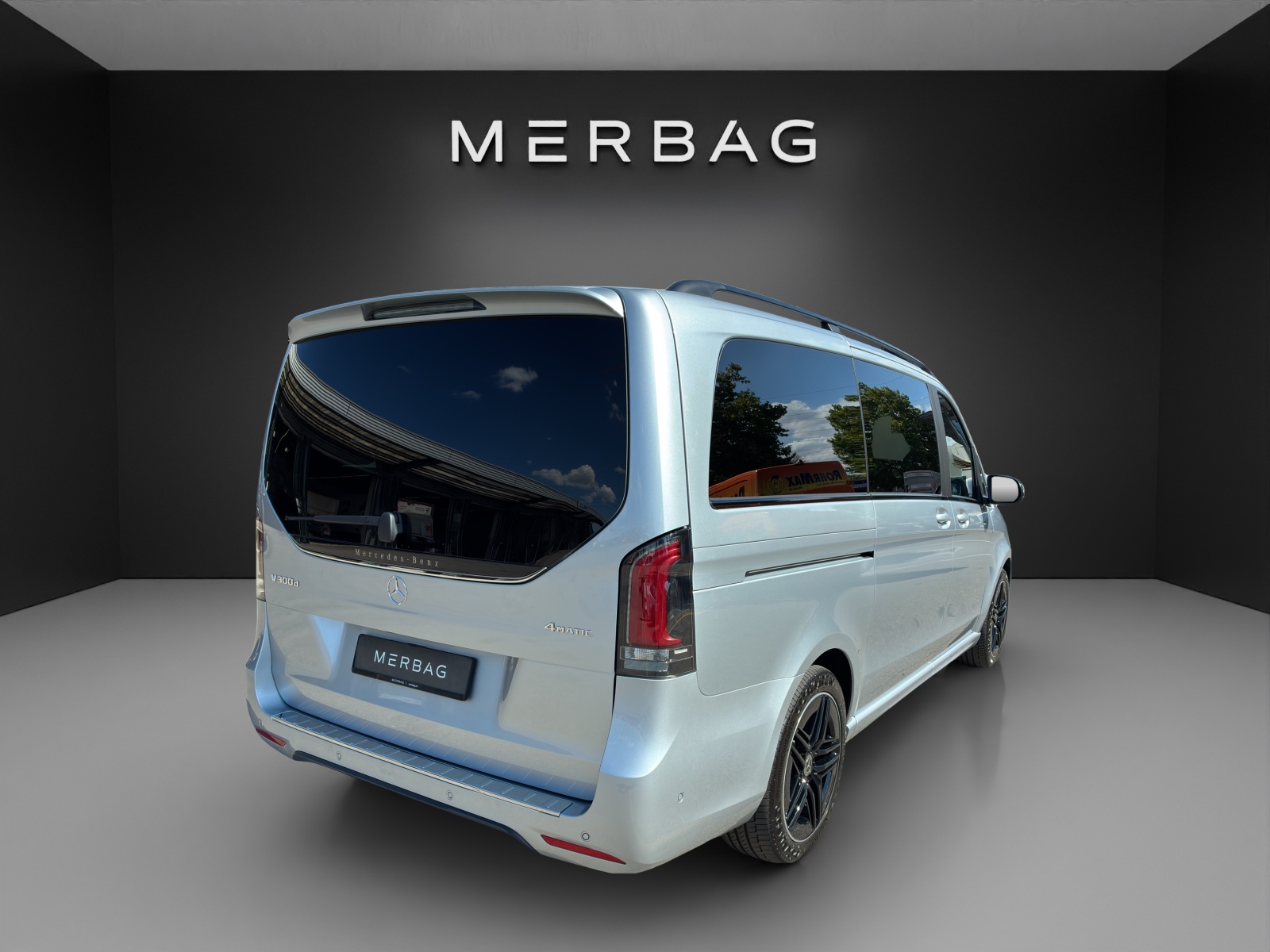 MERCEDES-BENZ V 300 d lang 4Matic Swiss Edition 9G-Tronic-image-5