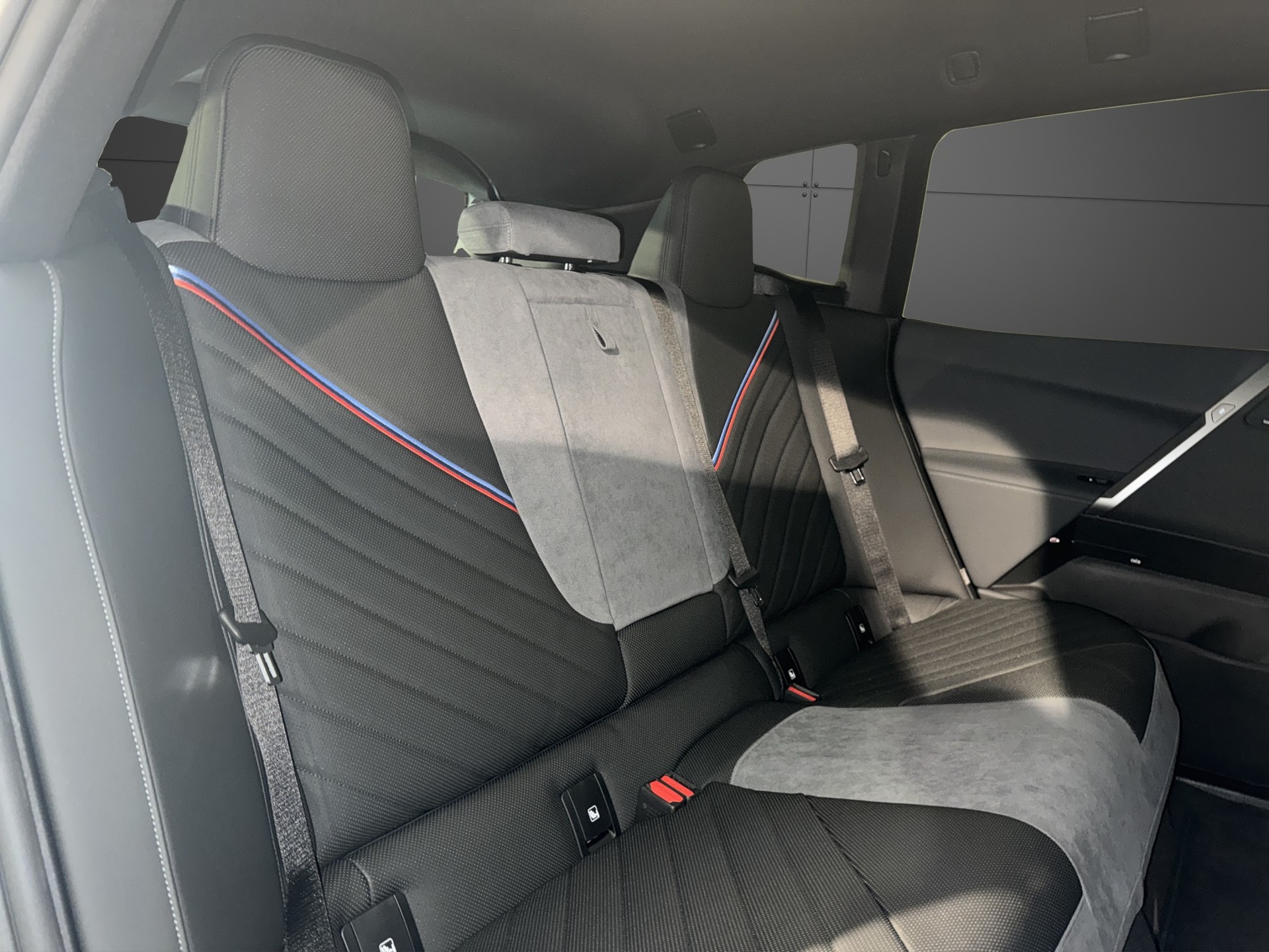 BMW iX xDrive45-image-18