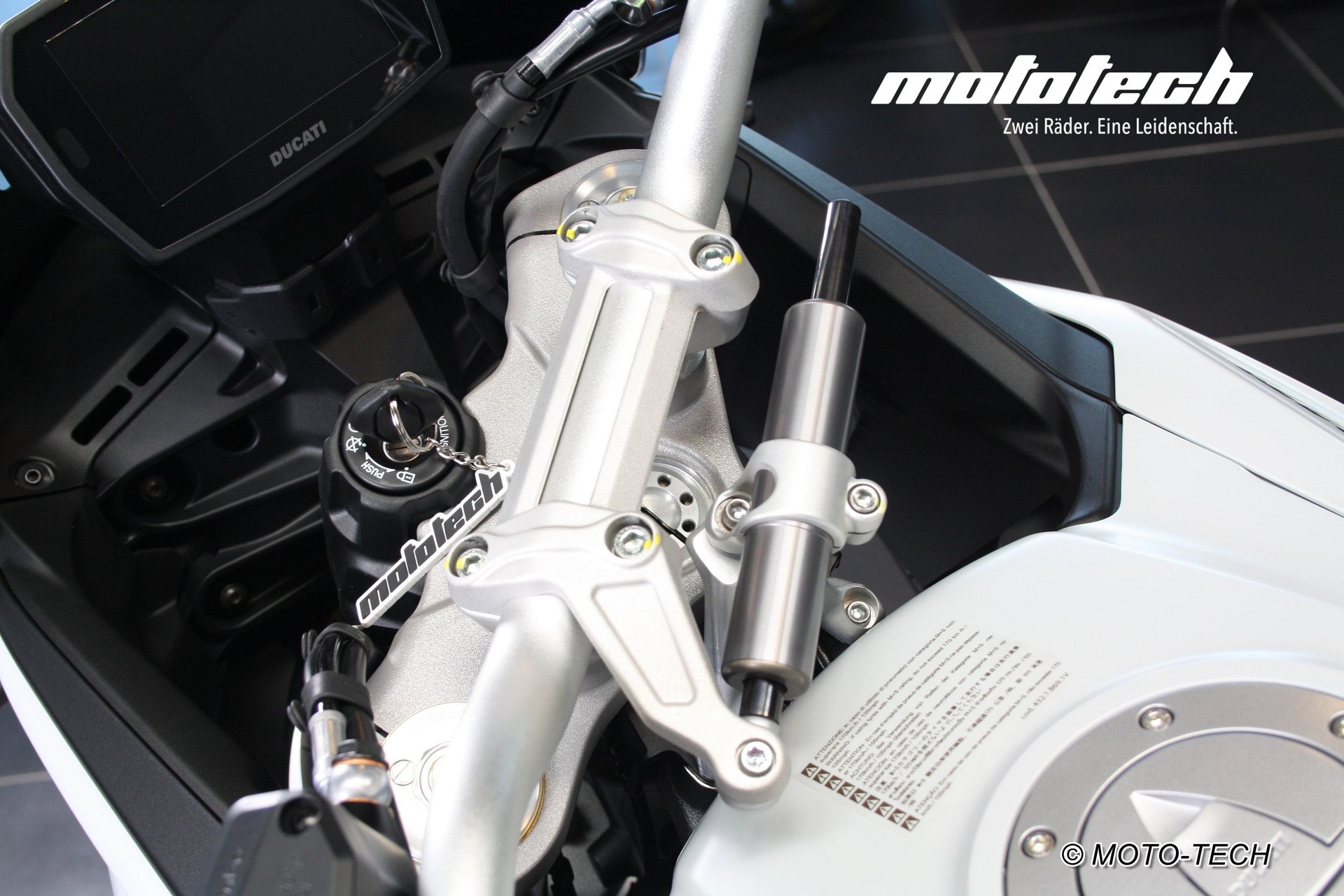 DUCATI Desert X MY26 V2 (81/35kW)-image-9