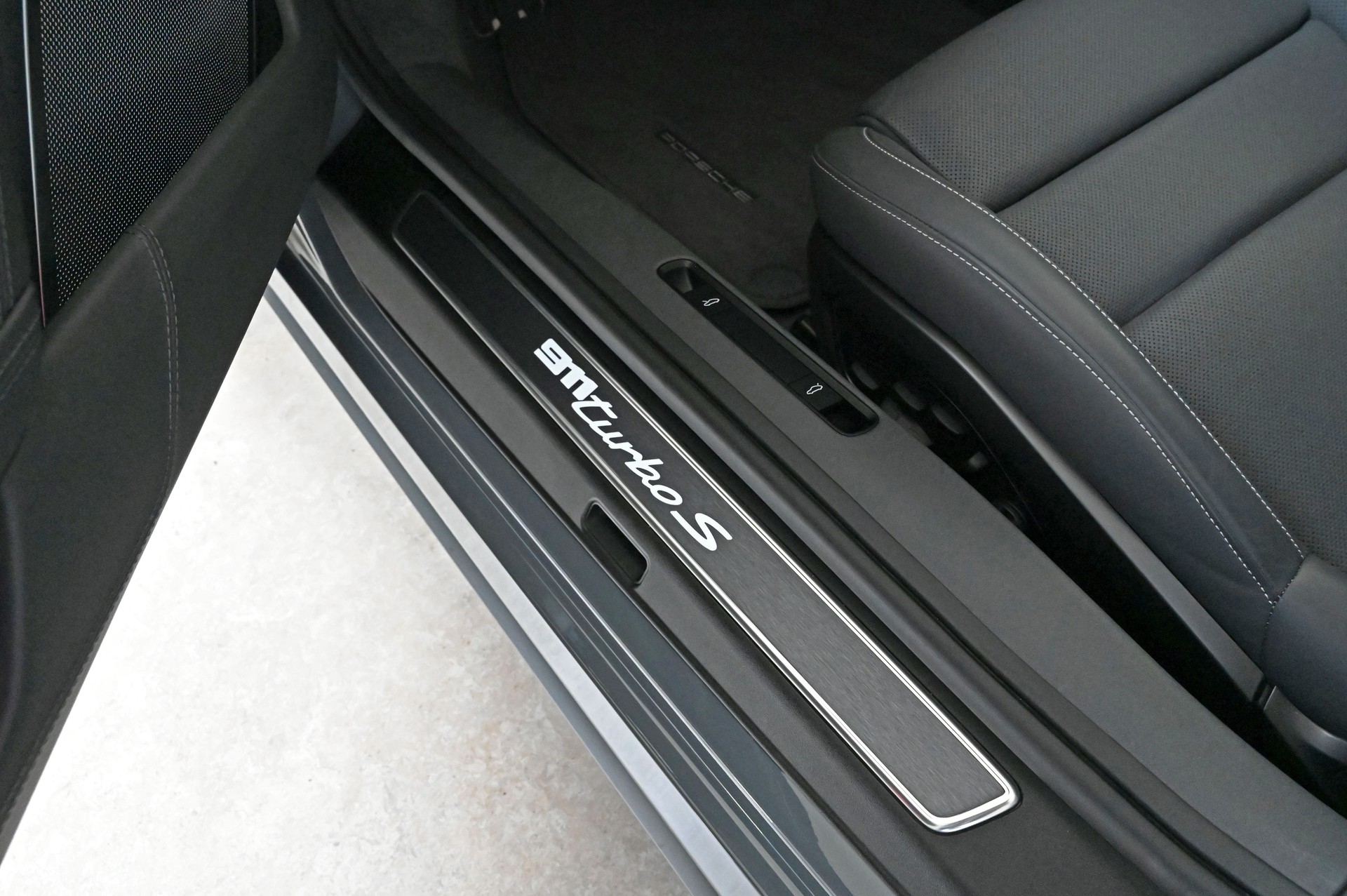 PORSCHE 911 Turbo S PDK-image-22