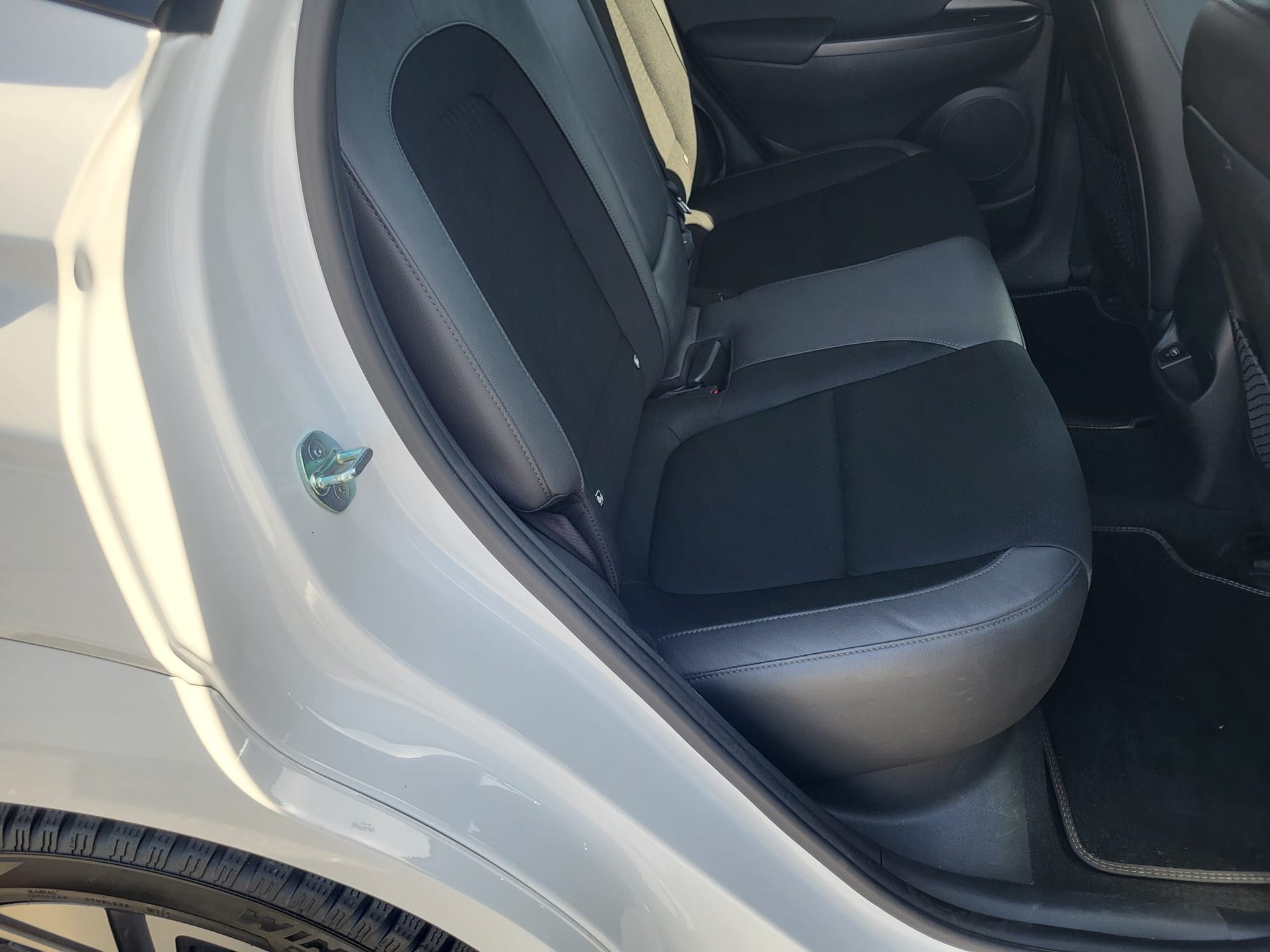 HYUNDAI Kona EV Amplia-image-19
