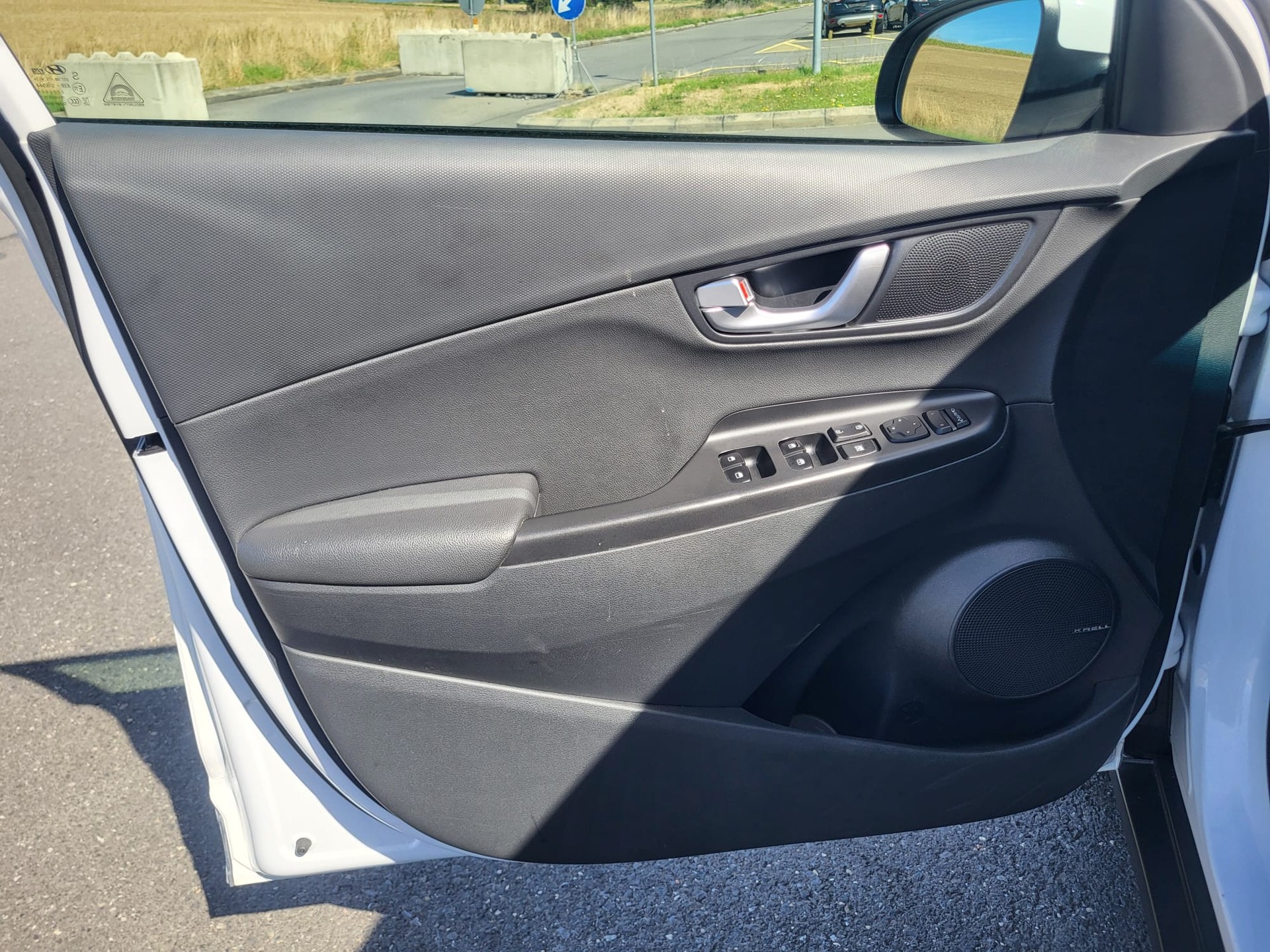 HYUNDAI Kona EV Amplia-image-22
