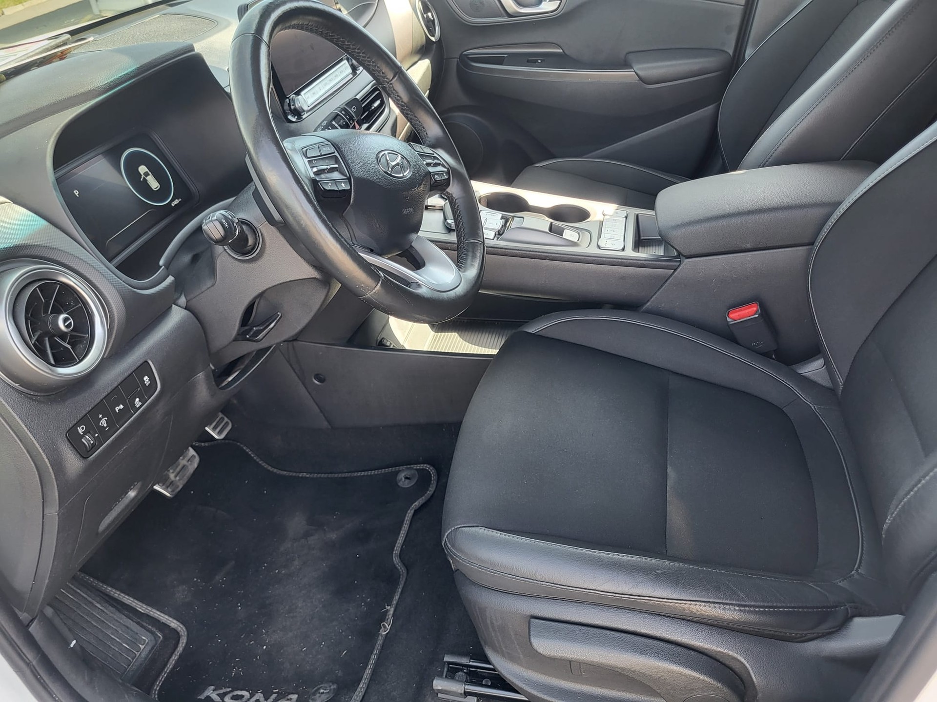 HYUNDAI Kona EV Amplia-showroom-element-1