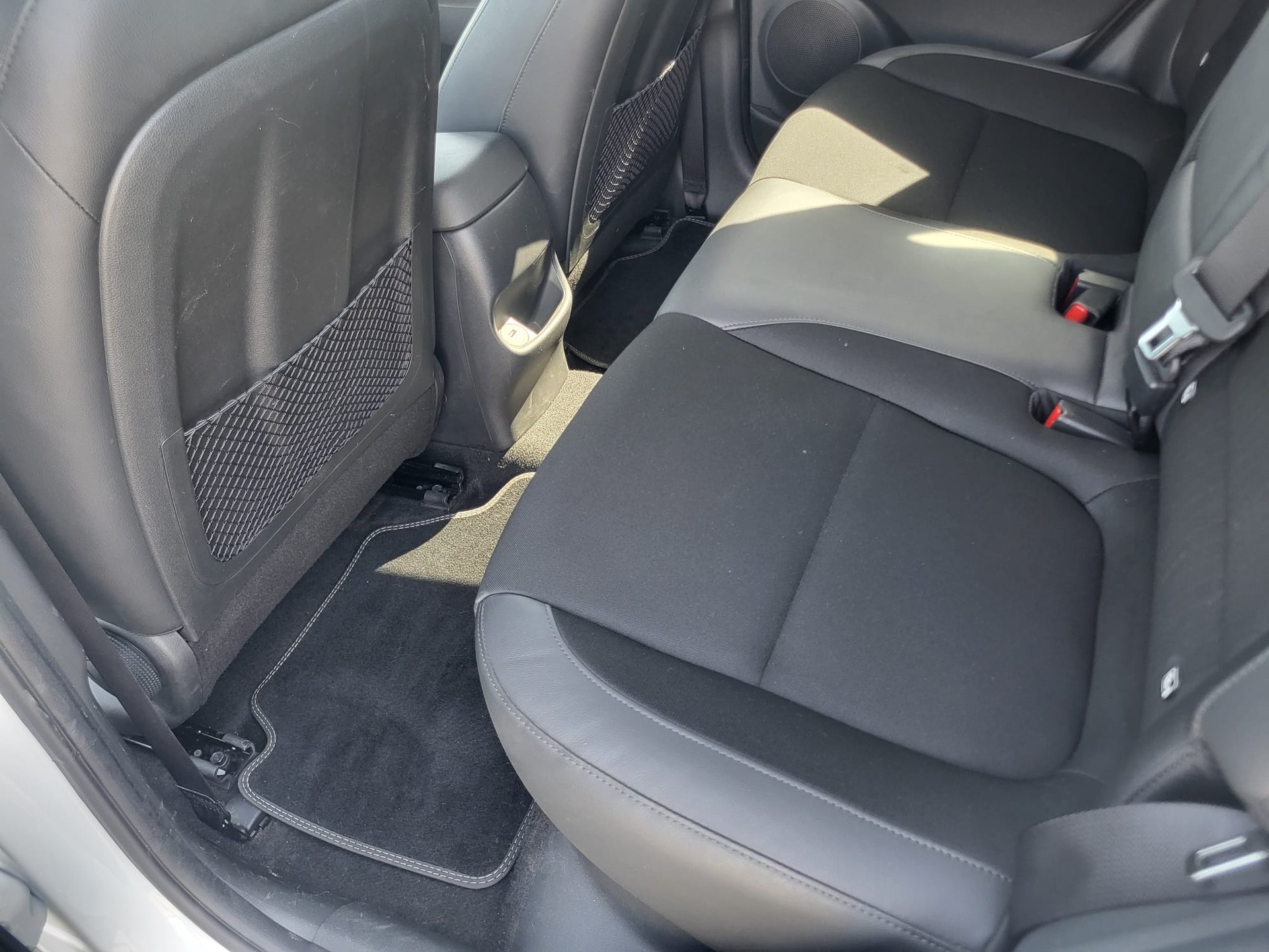 HYUNDAI Kona EV Amplia-image-24