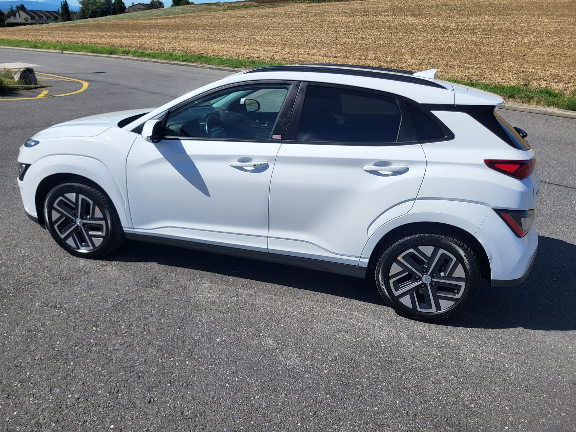 HYUNDAI Kona EV Amplia-image-16