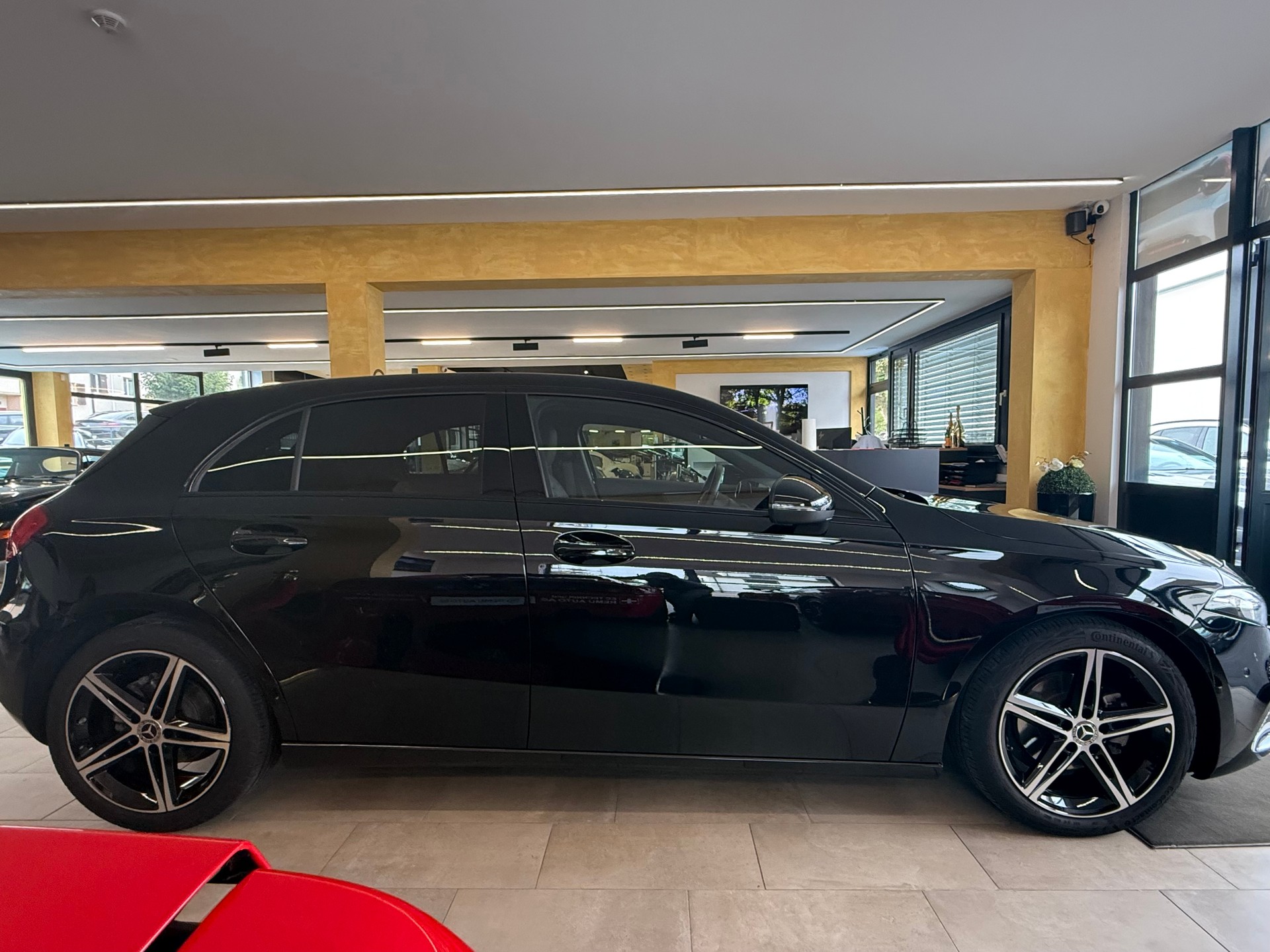 MERCEDES-BENZ A 180 Night Star-showroom-element-1