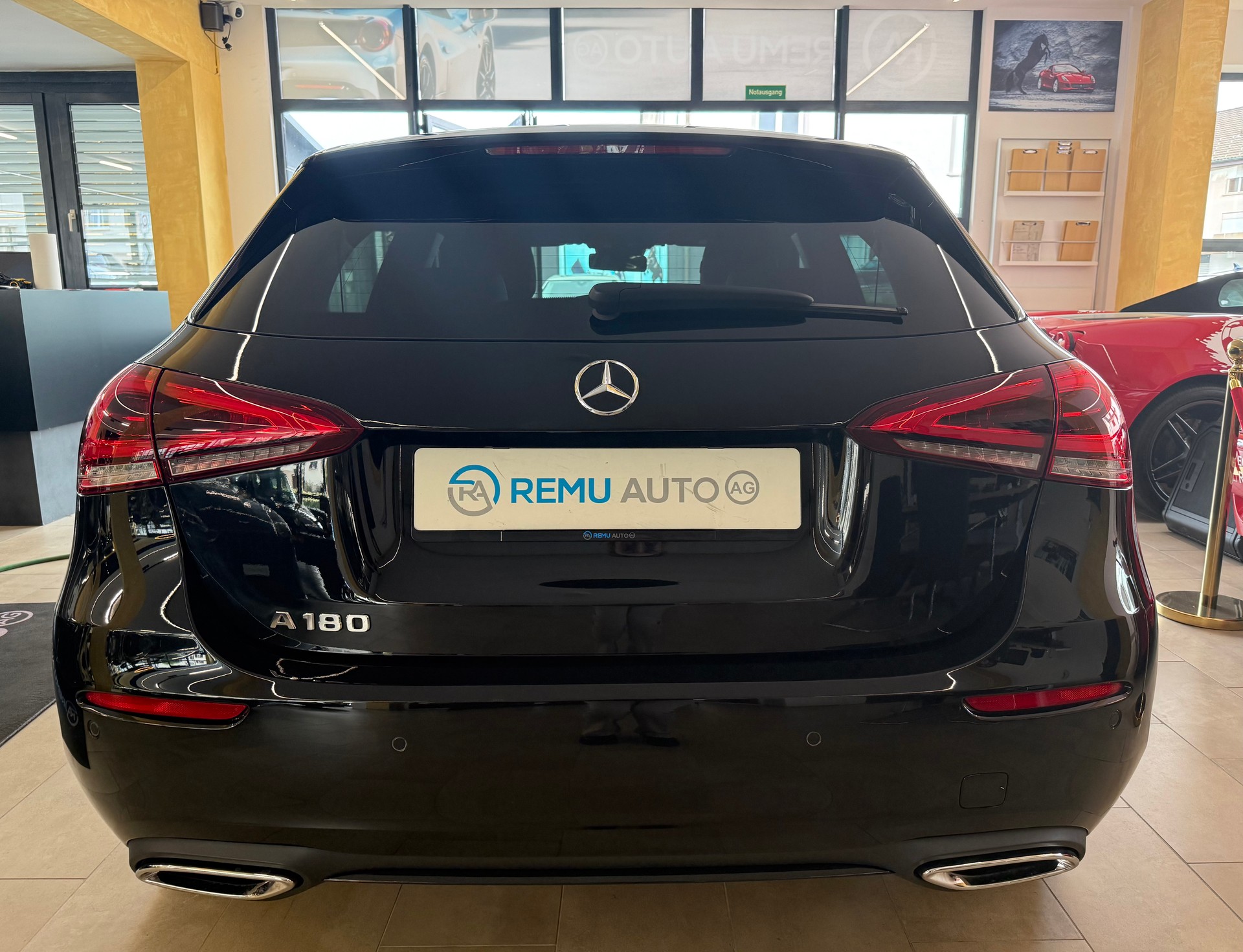 MERCEDES-BENZ A 180 Night Star-showroom-element-3