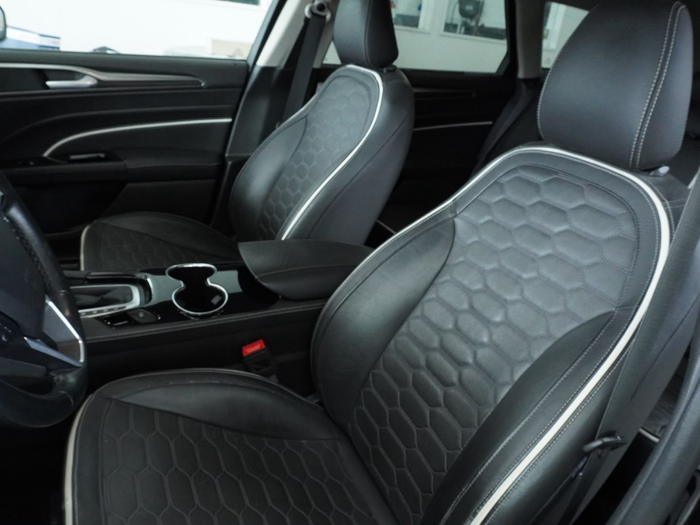 FORD Mondeo 2.0 HEV Vignale eCVT-showroom-element-3