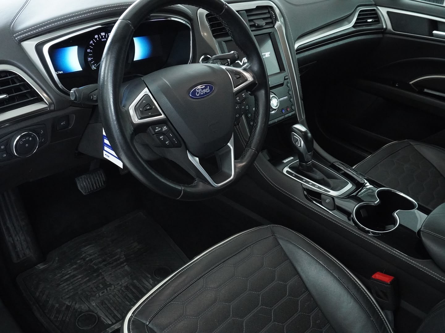 FORD Mondeo 2.0 HEV Vignale eCVT-showroom-element-2