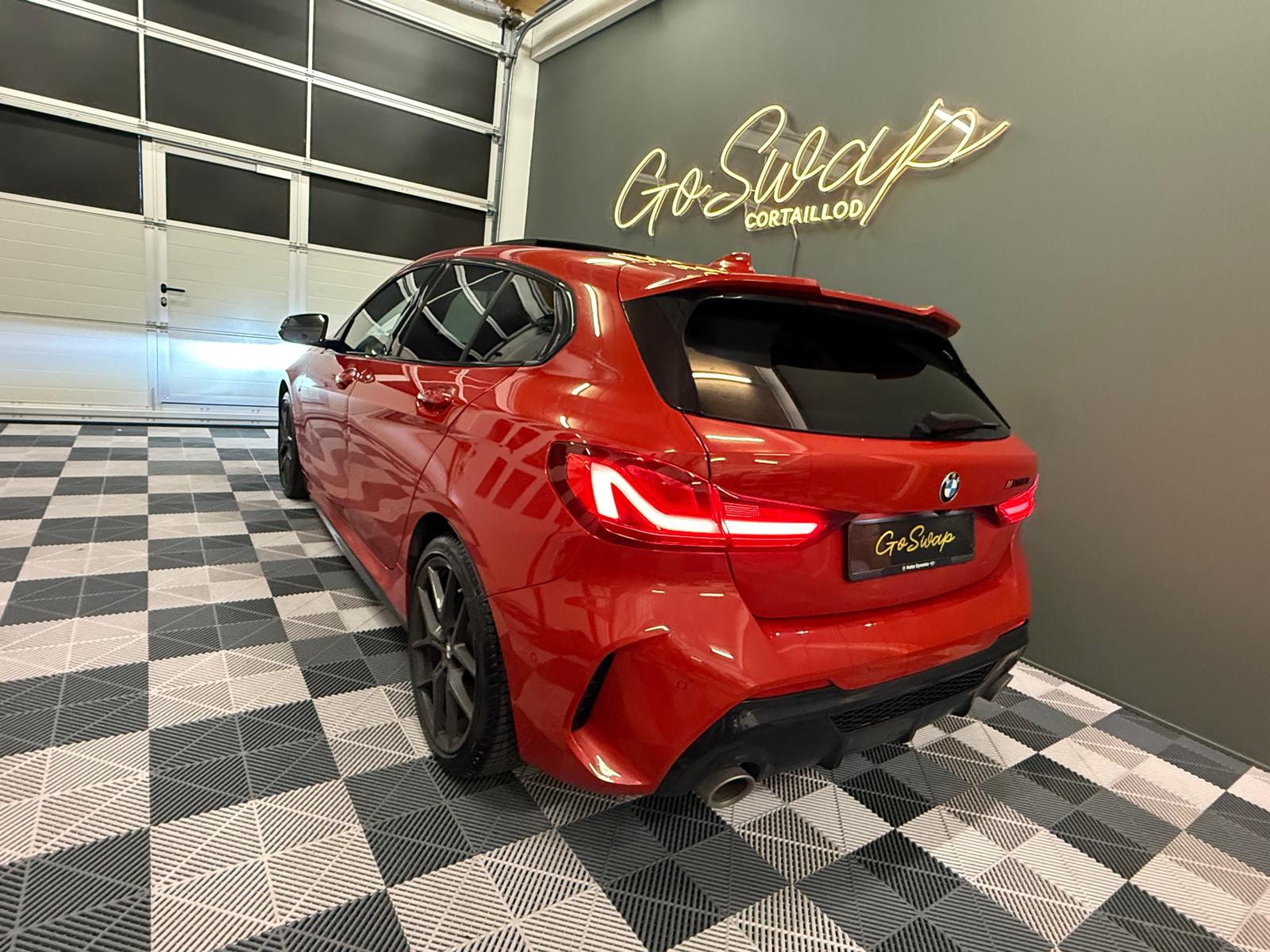 BMW M135i xDrive Steptronic-showroom-element-3
