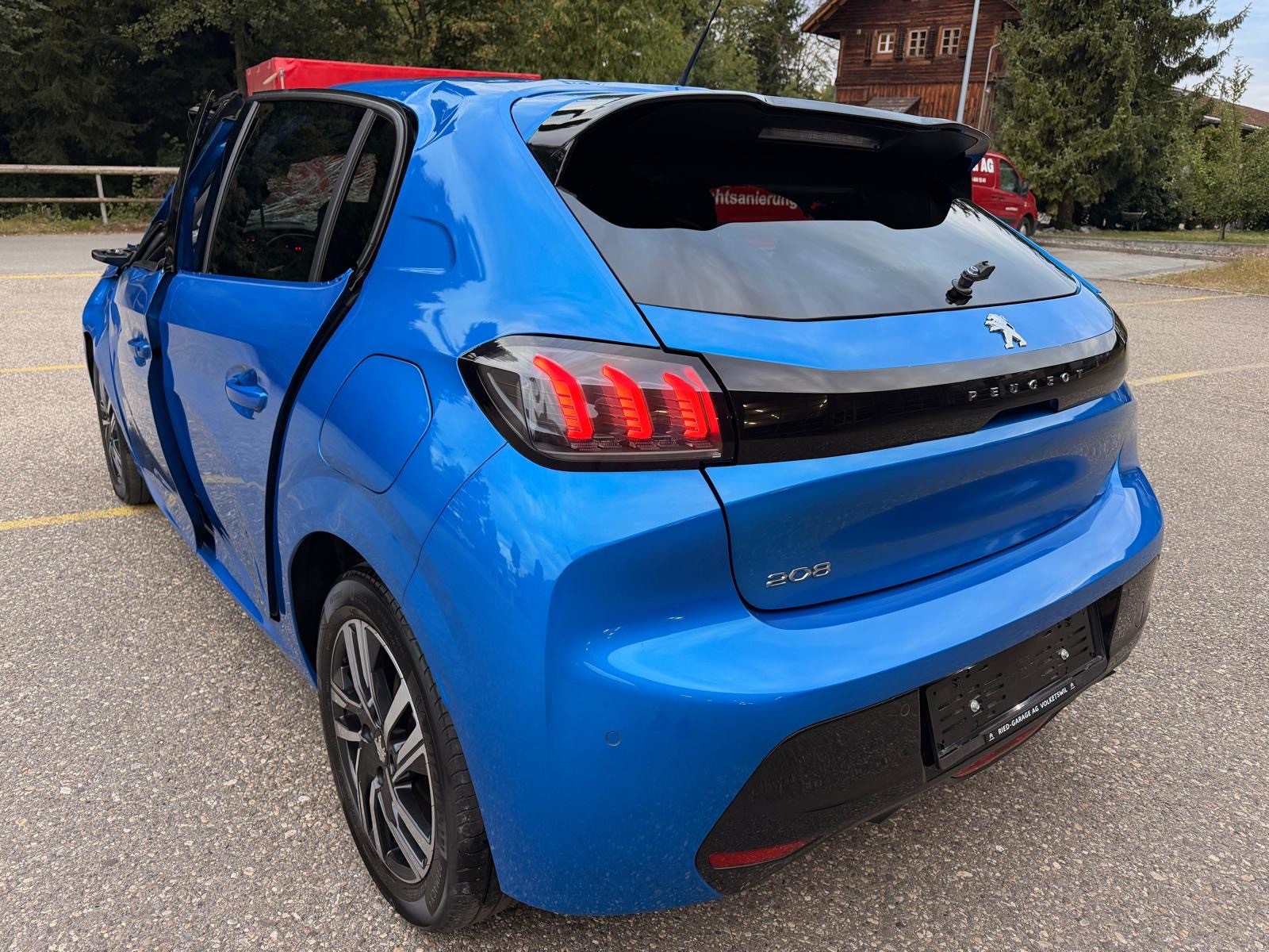 PEUGEOT 208 1.2 PureTech Allure Pack EAT8-image-2