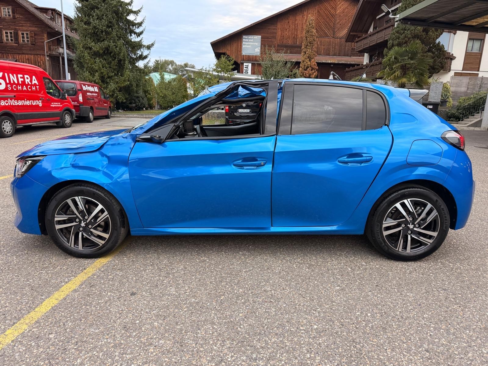 PEUGEOT 208 1.2 PureTech Allure Pack EAT8-image-1