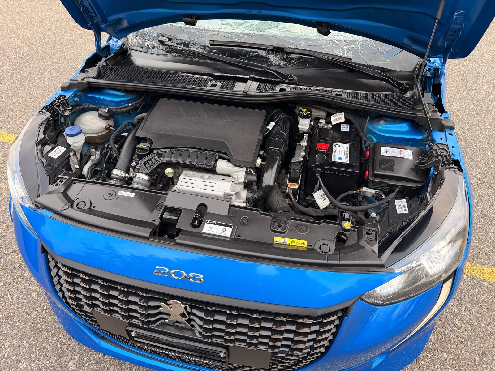 PEUGEOT 208 1.2 PureTech Allure Pack EAT8-image-8