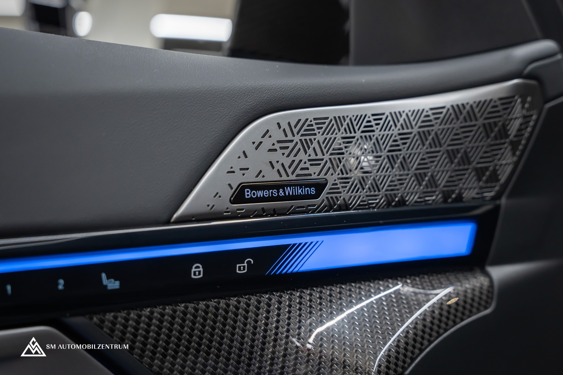 BMW M5 xDrive / CH / Carbon Exterieur & Interieur / 360° / Head-Up / Sitzbelüftung-image-32