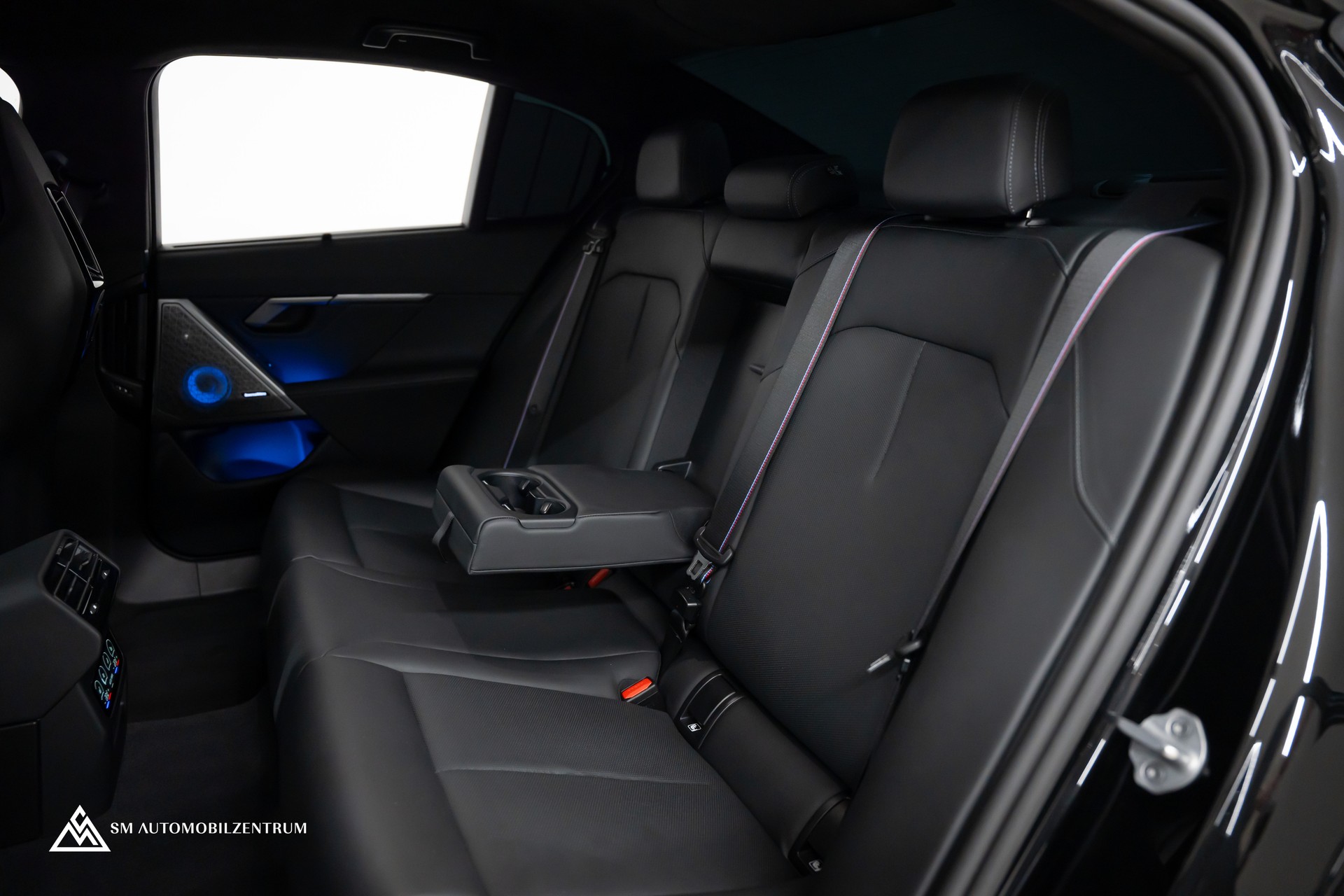 BMW M5 xDrive / CH / Carbon Exterieur & Interieur / 360° / Head-Up / Sitzbelüftung-image-26