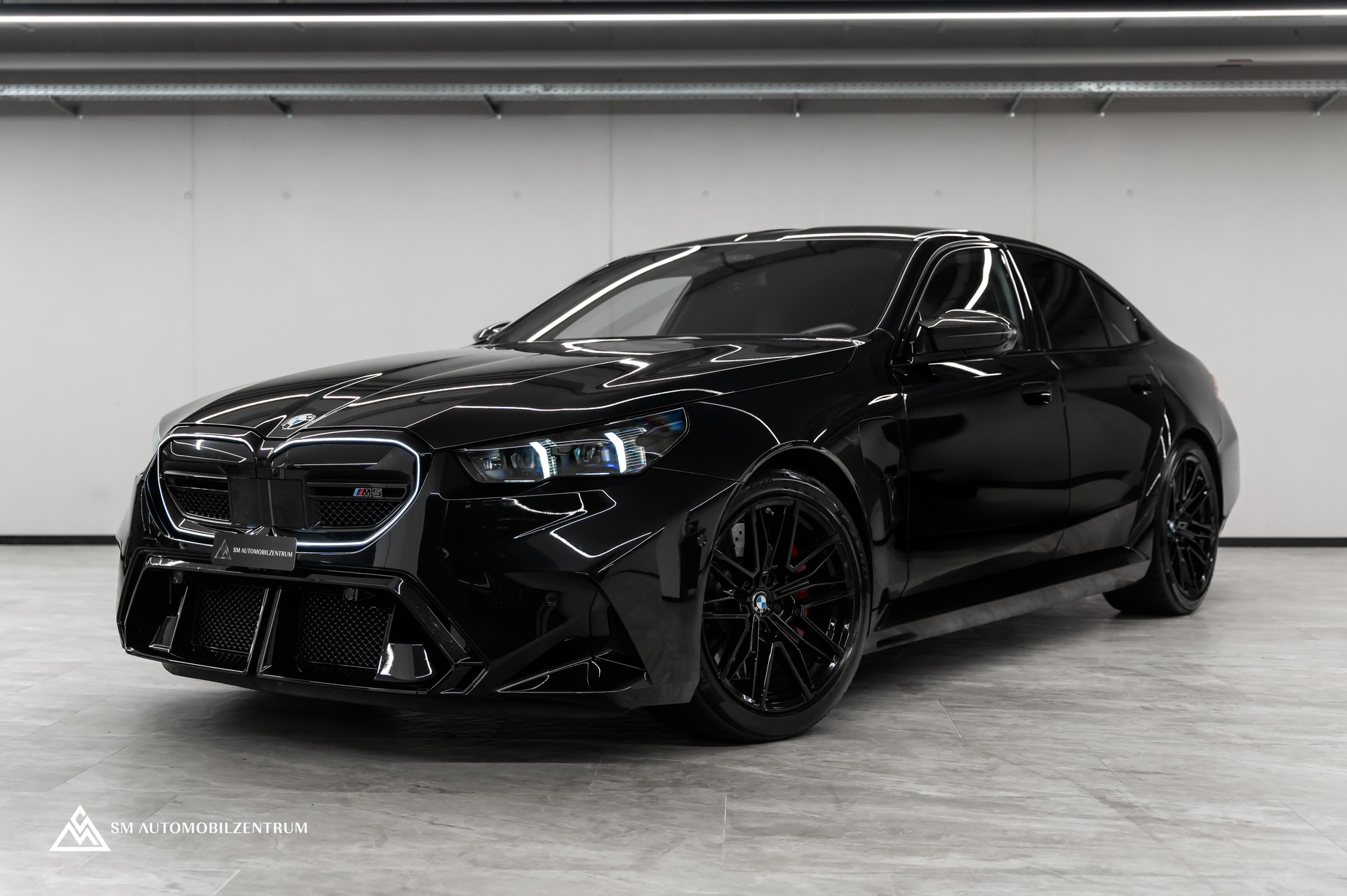 BMW M5 xDrive / CH / Carbon Exterieur & Interieur / 360° / Head-Up / Sitzbelüftung