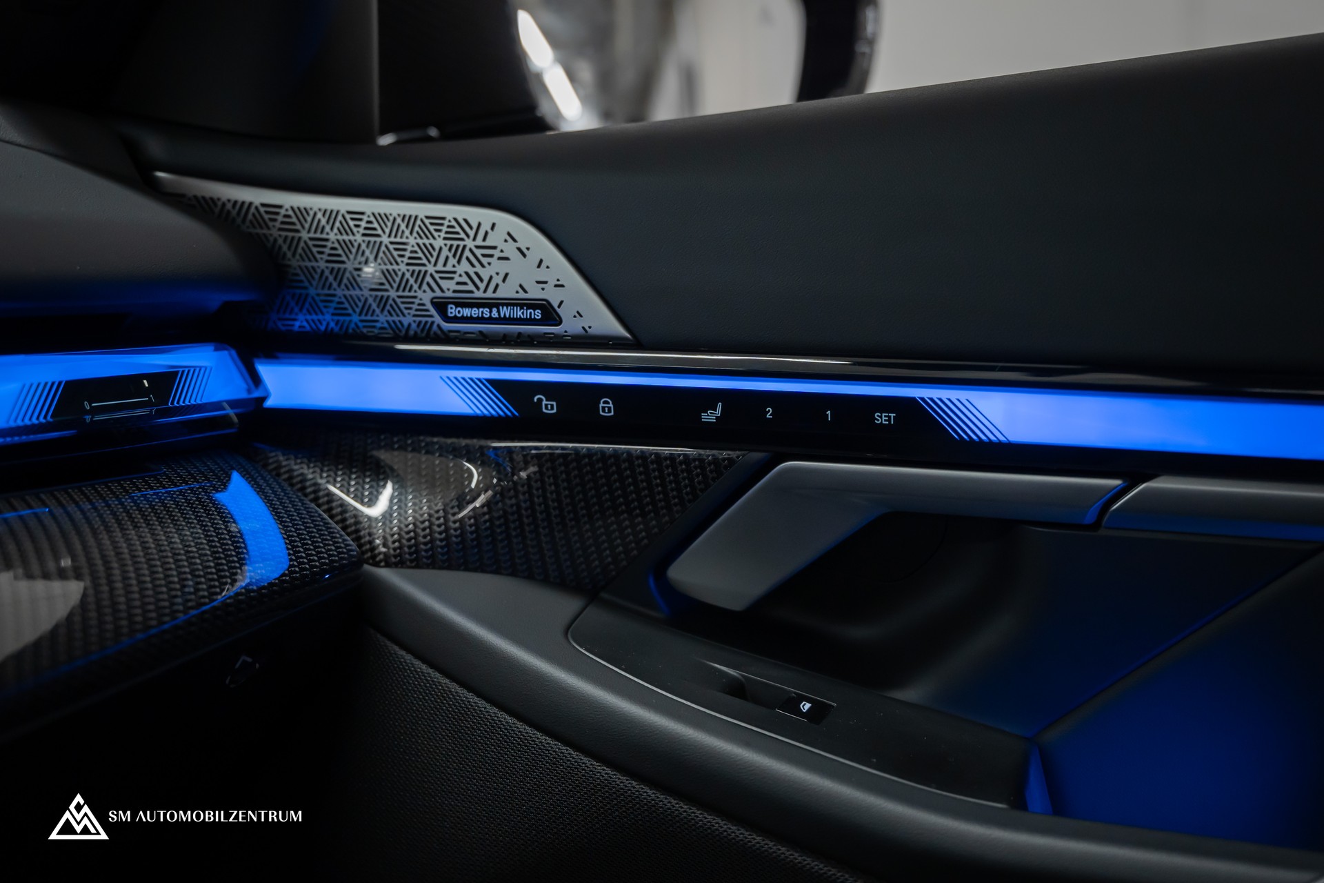 BMW M5 xDrive / CH / Carbon Exterieur & Interieur / 360° / Head-Up / Sitzbelüftung-image-41