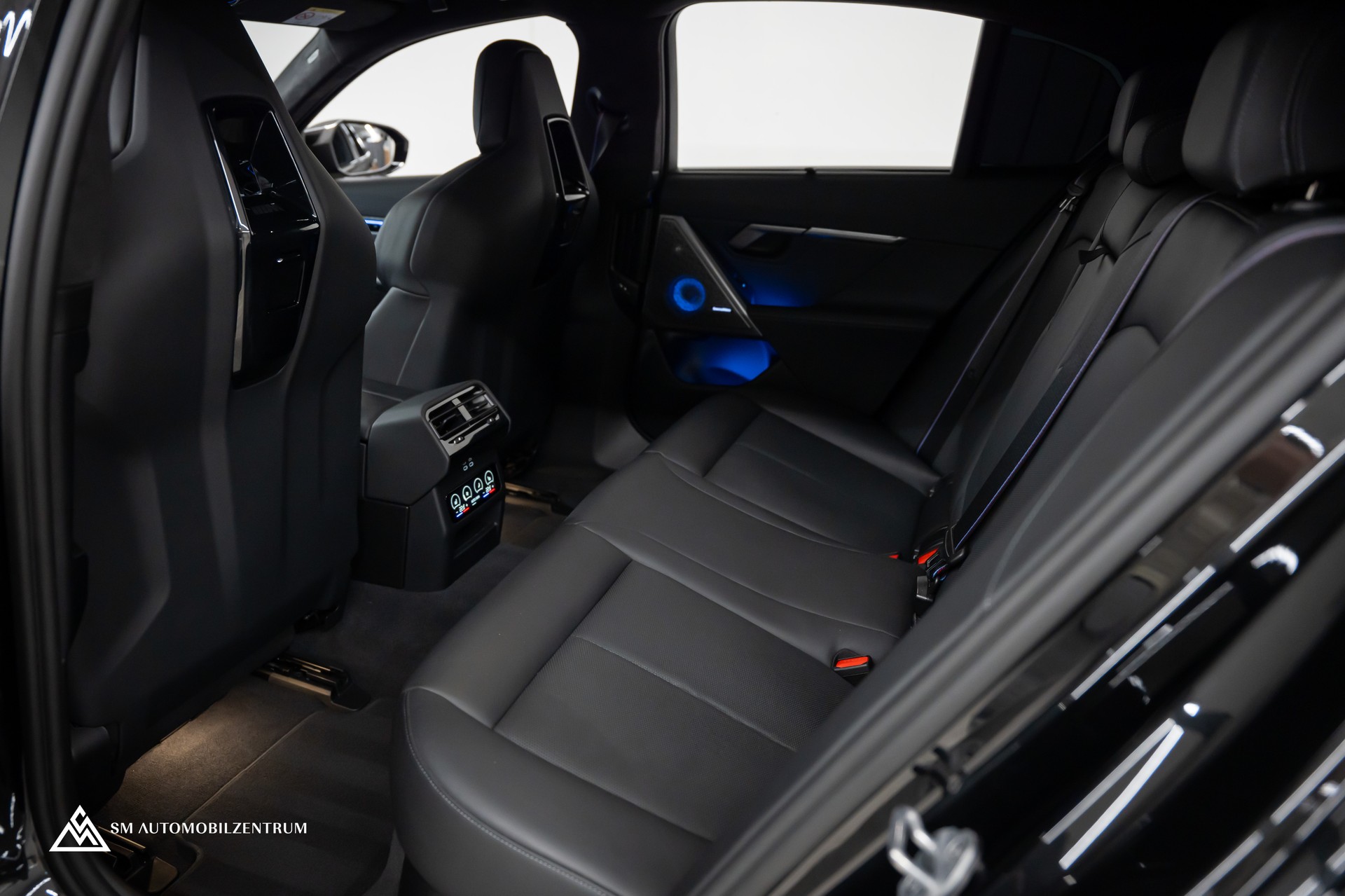 BMW M5 xDrive / CH / Carbon Exterieur & Interieur / 360° / Head-Up / Sitzbelüftung-image-25