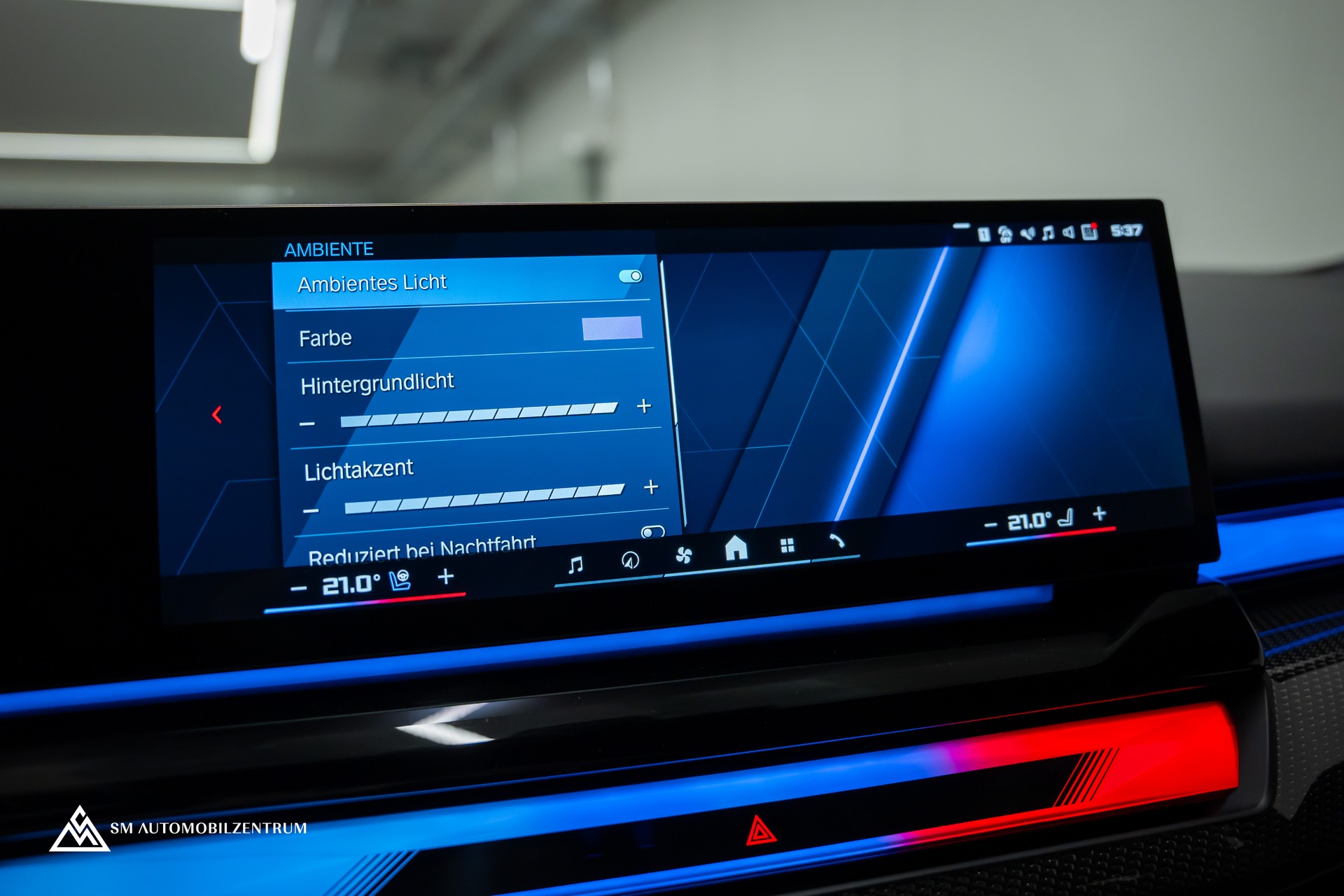 BMW M5 xDrive / CH / Carbon Exterieur & Interieur / 360° / Head-Up / Sitzbelüftung-image-48