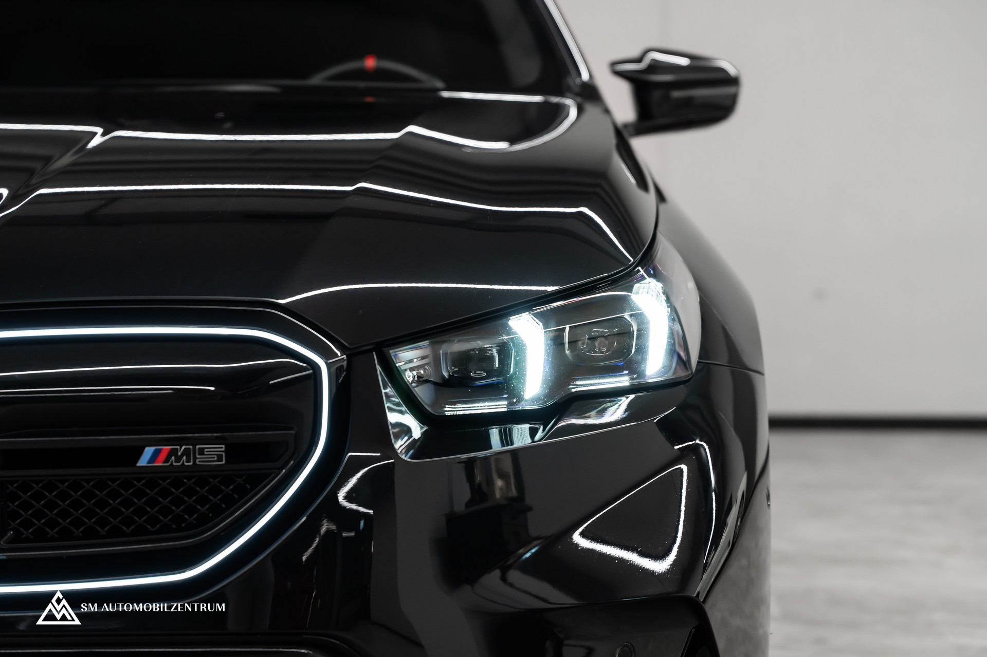 BMW M5 xDrive / CH / Carbon Exterieur & Interieur / 360° / Head-Up / Sitzbelüftung-showroom-element-2