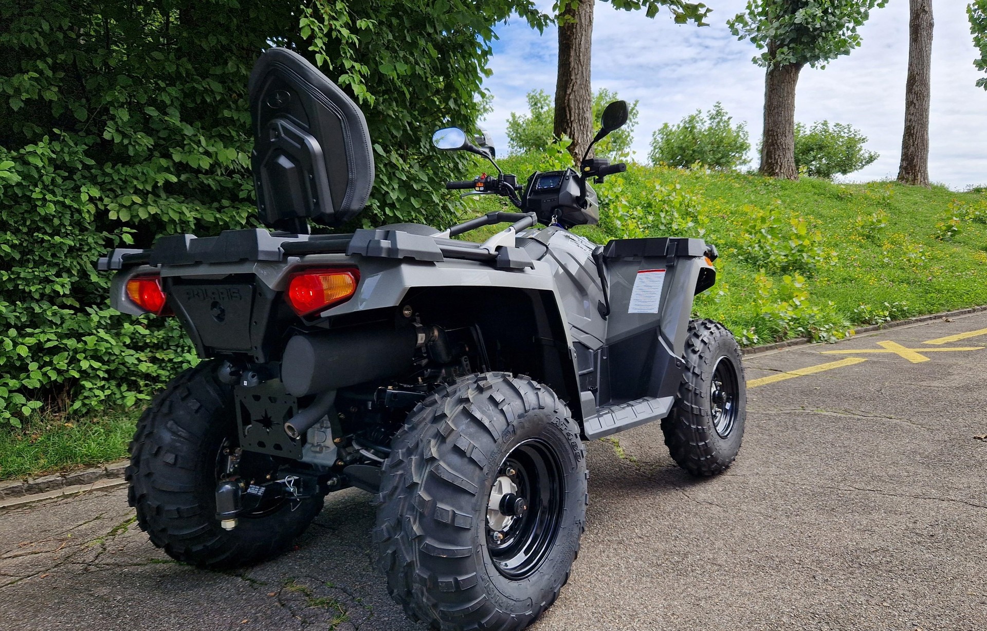 POLARIS SPORTSMAN 570 Touring 4x4-image-2