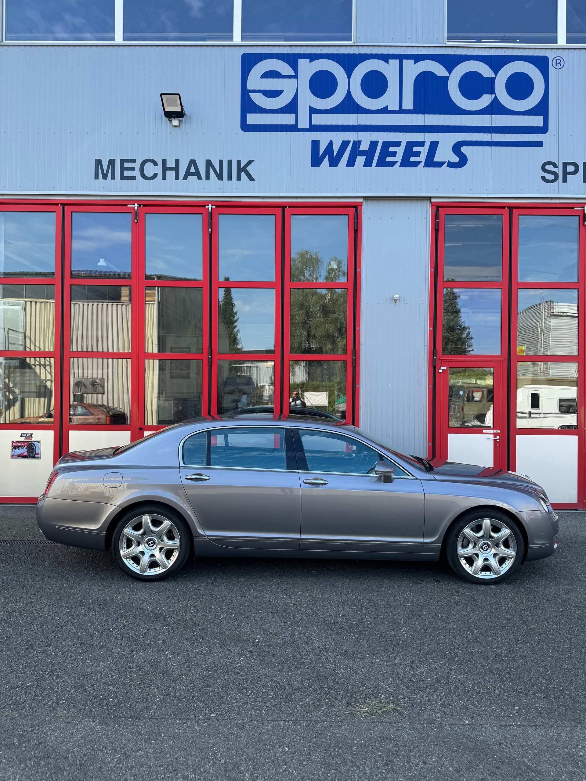 BENTLEY Continental Flying Spur 6.0-image-9