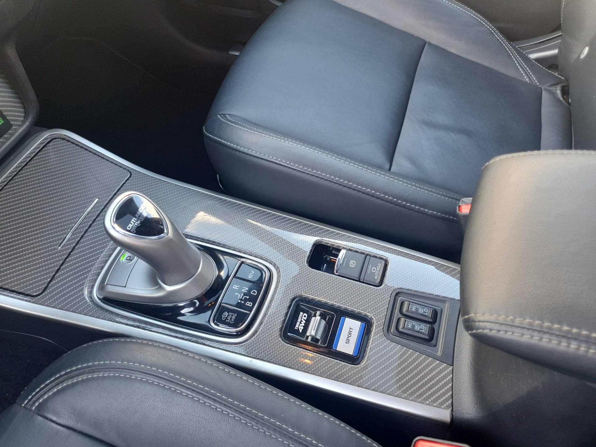 MITSUBISHI Outlander 2.4 PHEV Diamond Crochet-image-11