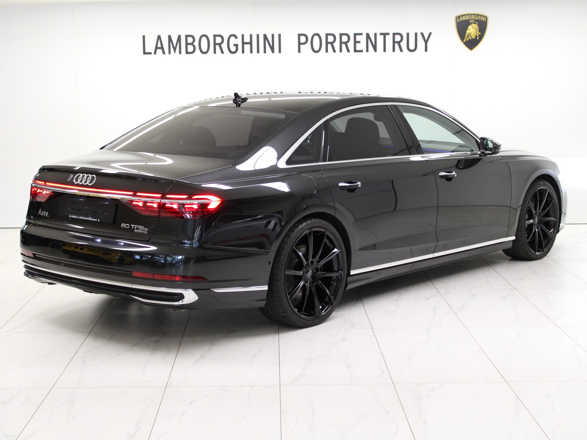 AUDI A8 60 L TFSI e quattro tiptronic-image-2