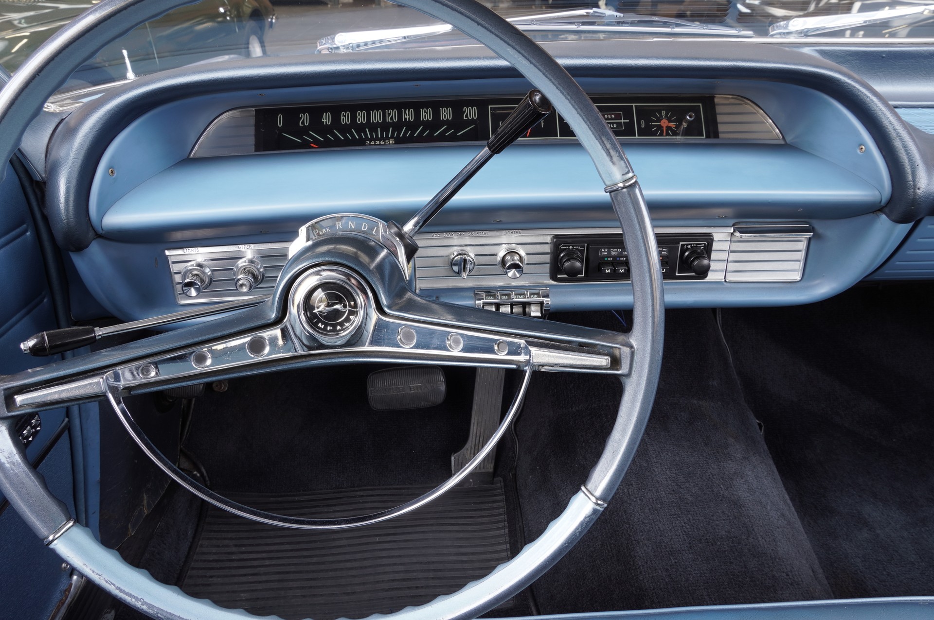 CHEVROLET Impala-image-13