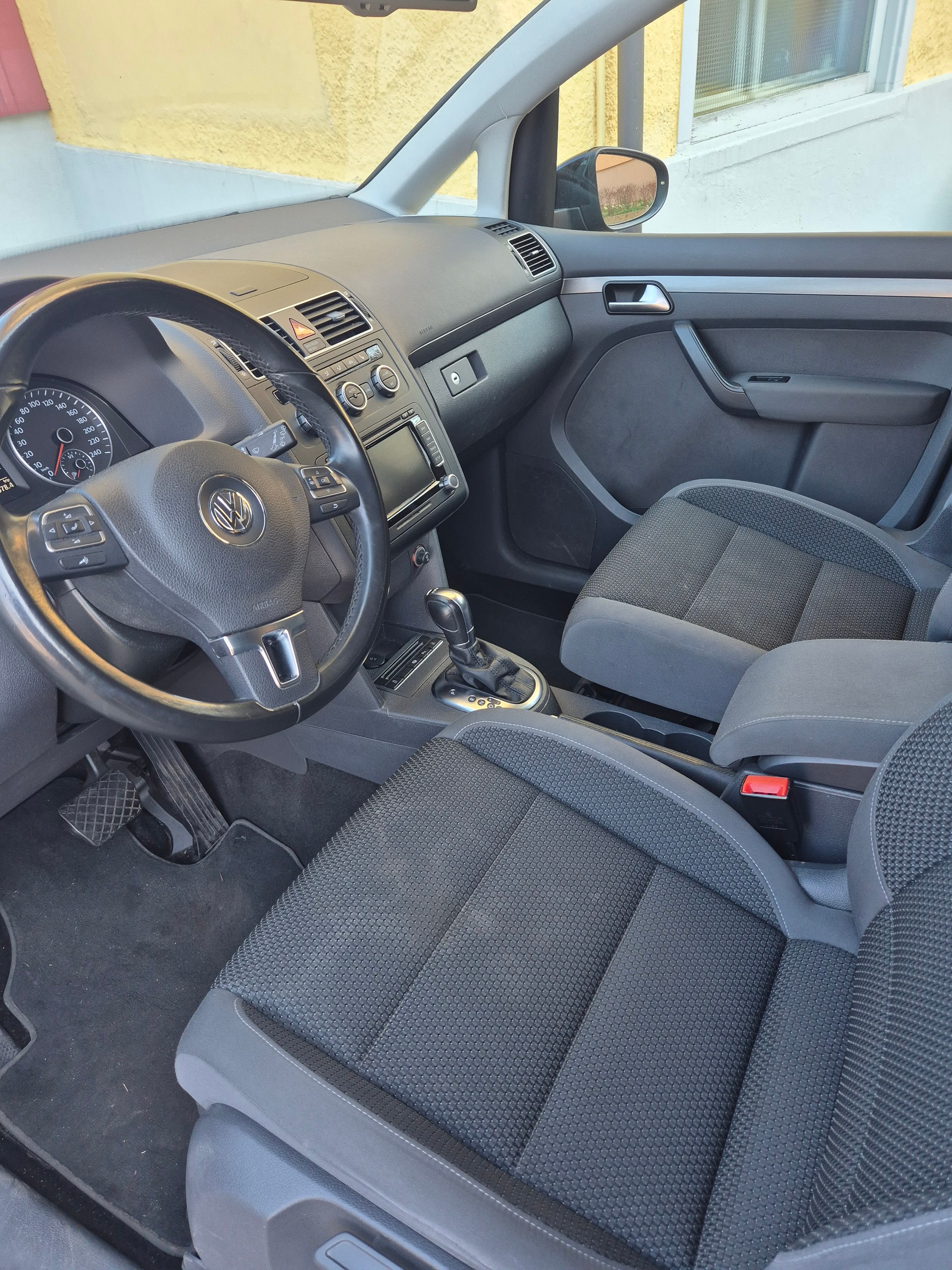 VW Touran 1.4 TSI Highline DSG-image-2
