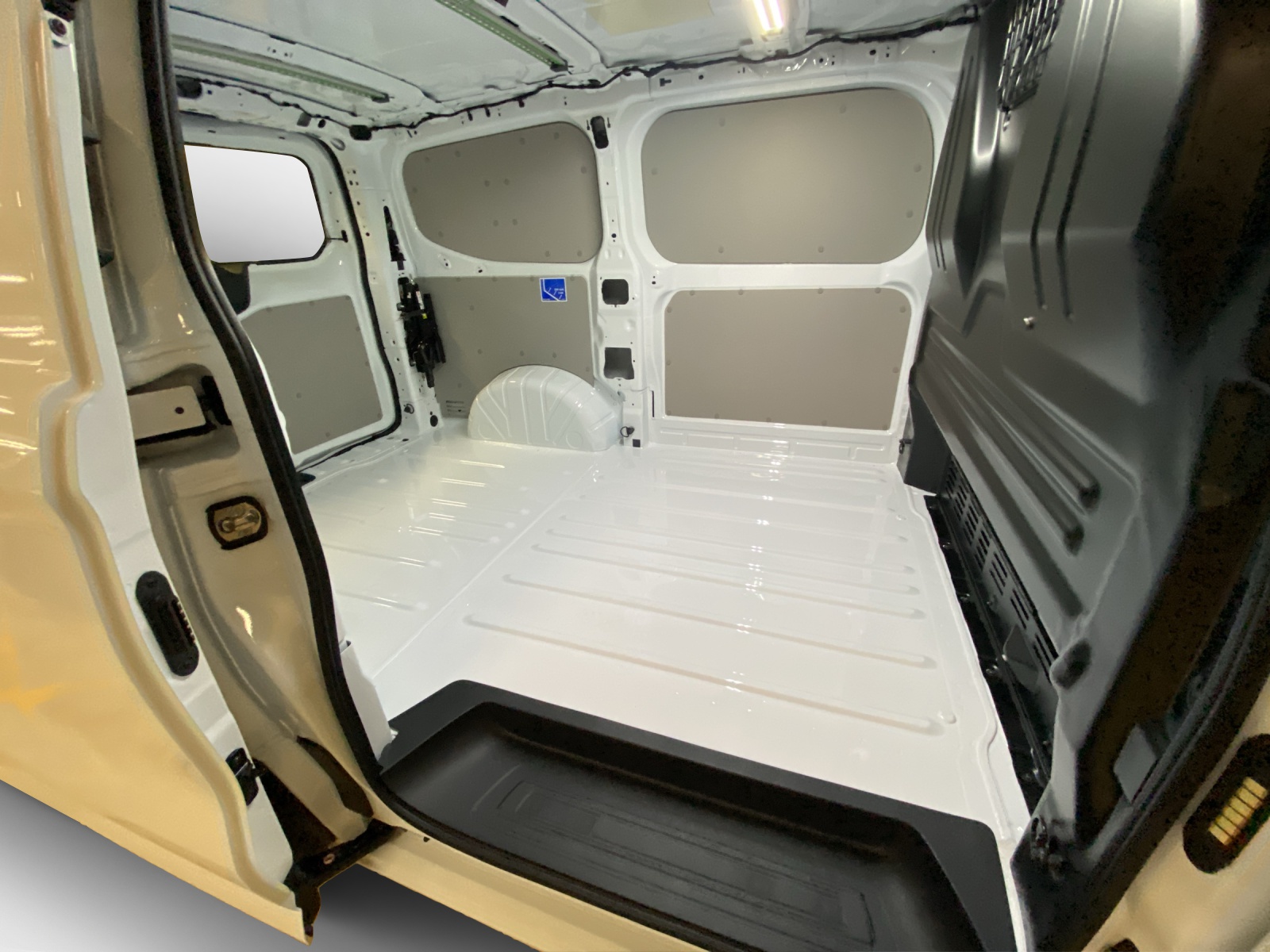 VW Transporter 2.0 TDI-image-11