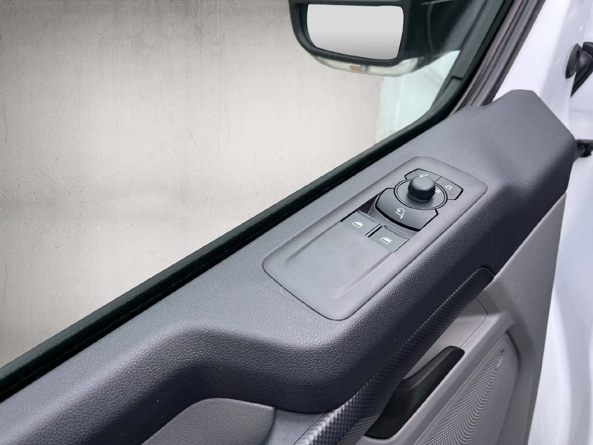 FORD Transit Custom Van 320 L1 2.0 EcoBlue 136 Trend-image-12