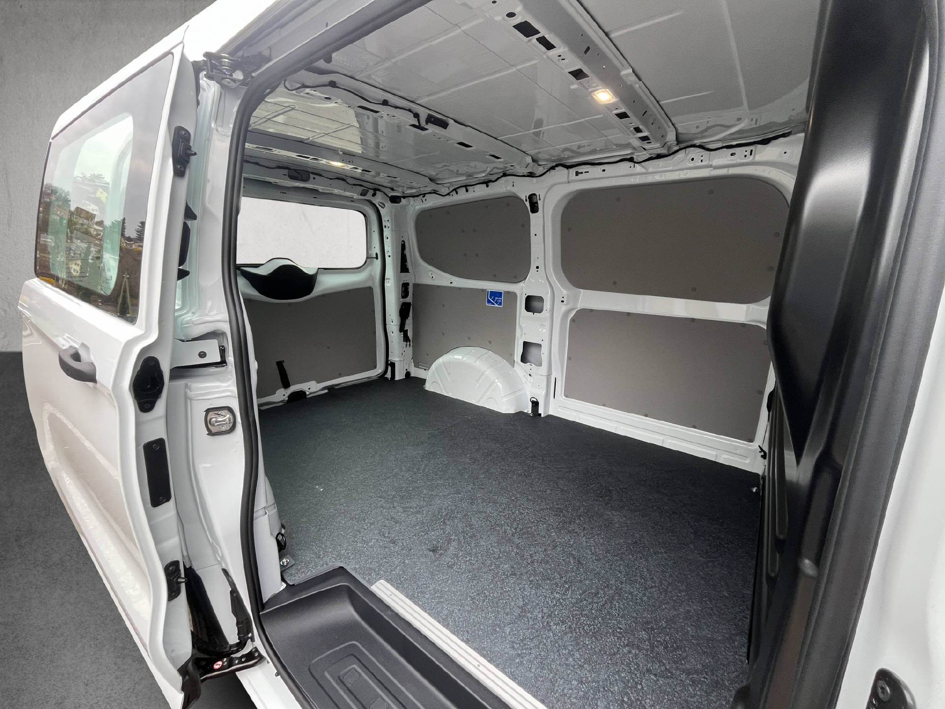 FORD Transit Custom Van 320 L1 2.0 EcoBlue 136 Trend-image-19
