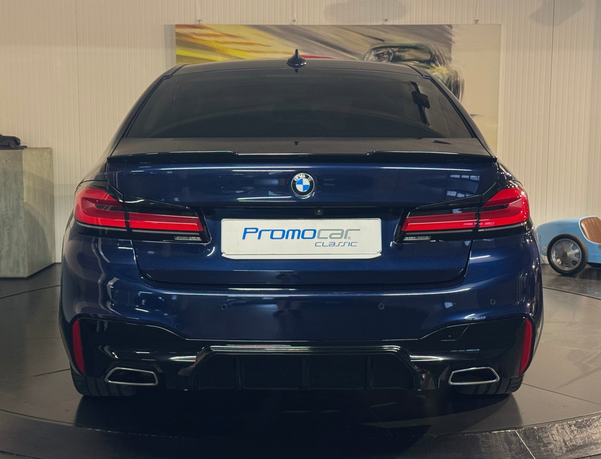 BMW 530e xDrive G30 LCI M LOOK-showroom-element-3