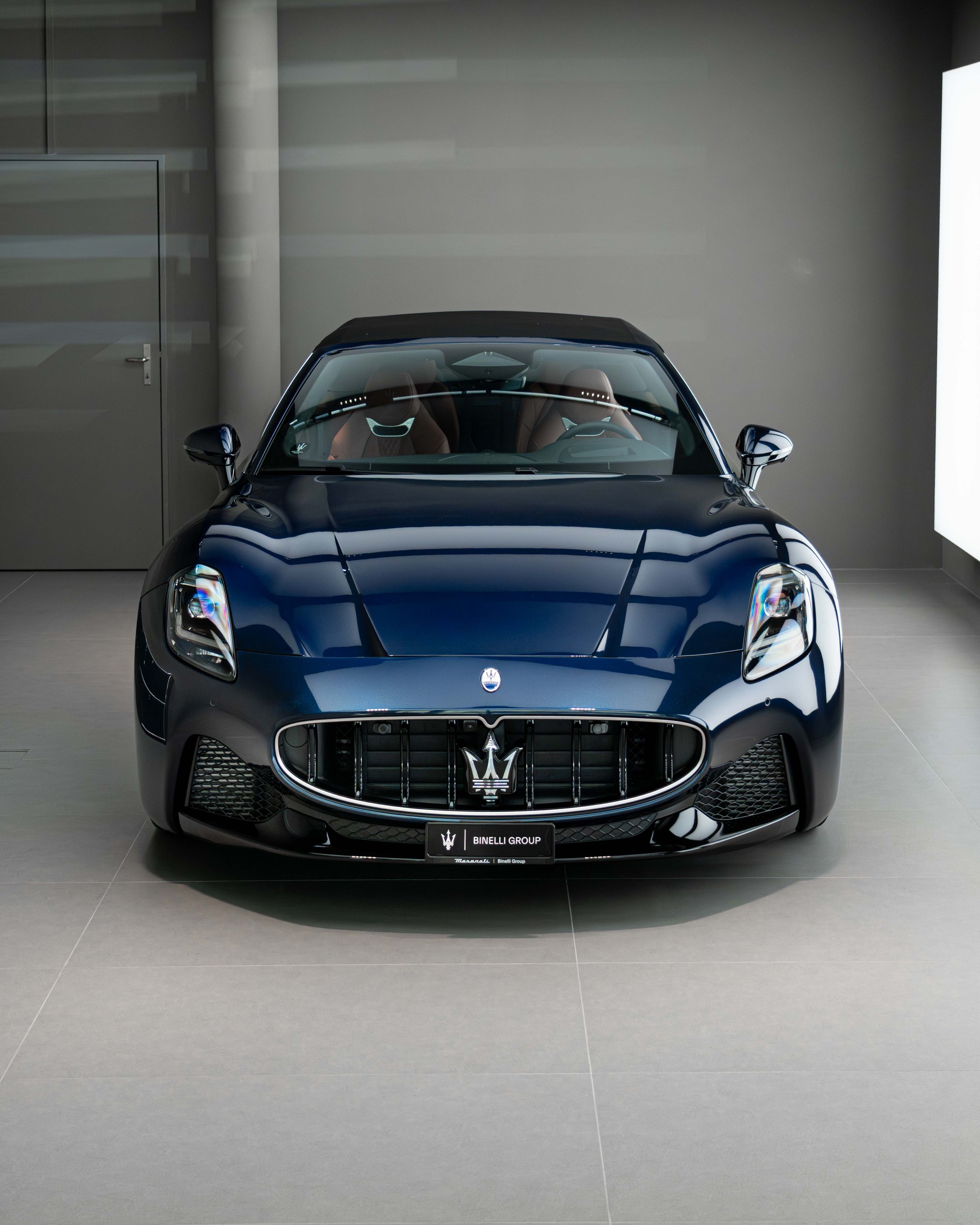 MASERATI GranCabrio Modena - Blu Nobile FUORISERIE - 2.99% Leasing-showroom-element-1