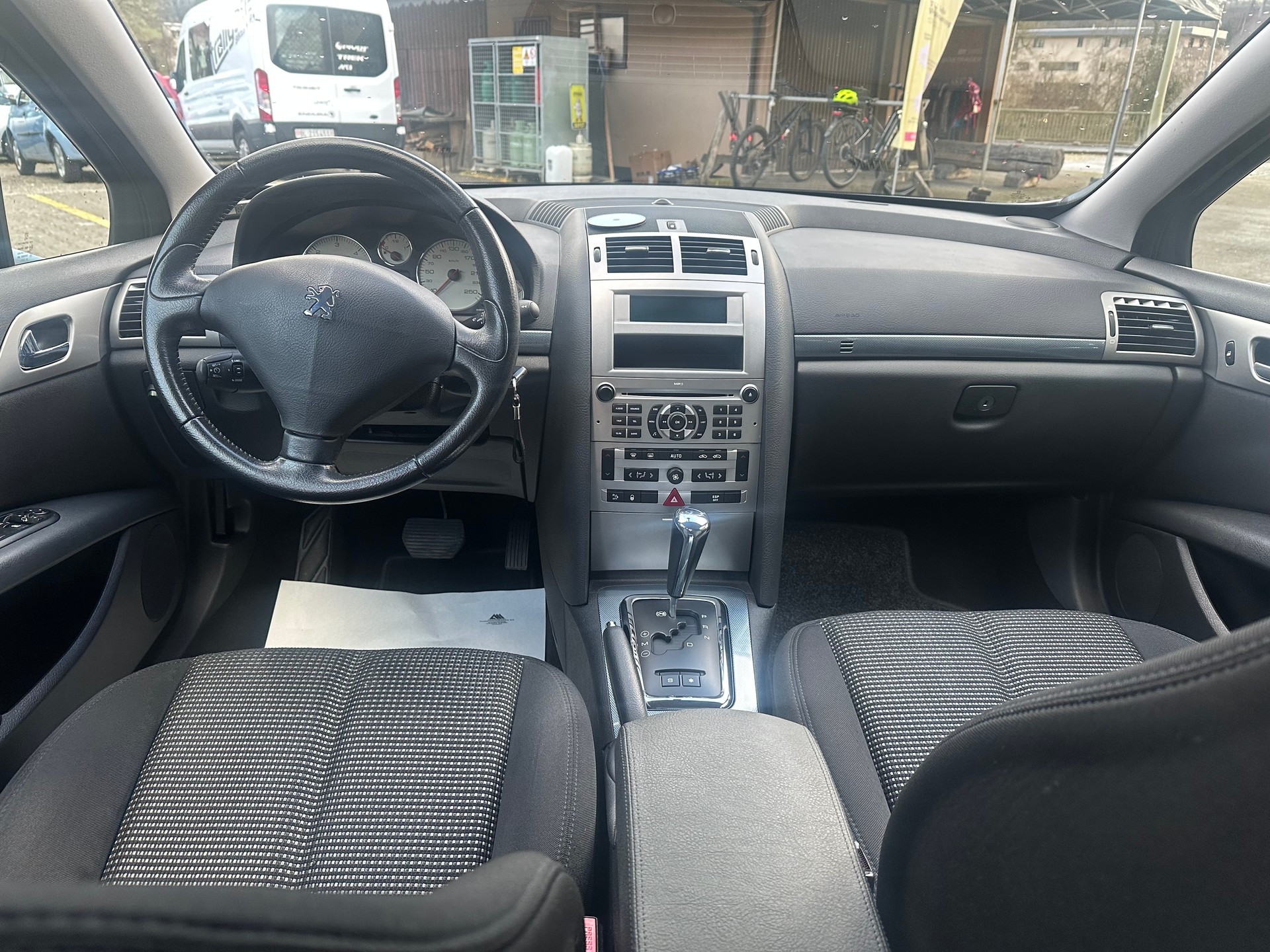 PEUGEOT 407 2.0 HDI SV Executive-image-6