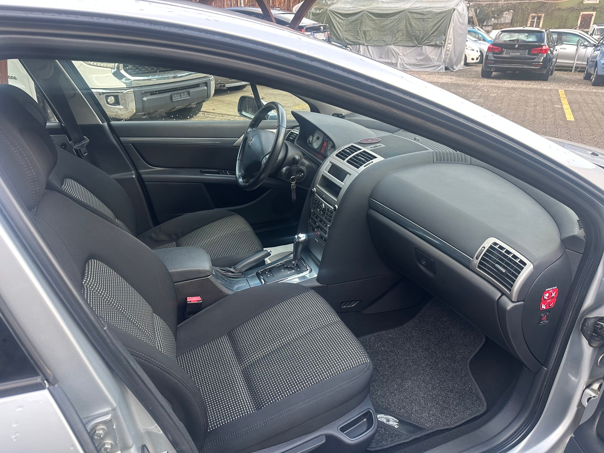 PEUGEOT 407 2.0 HDI SV Executive-image-8