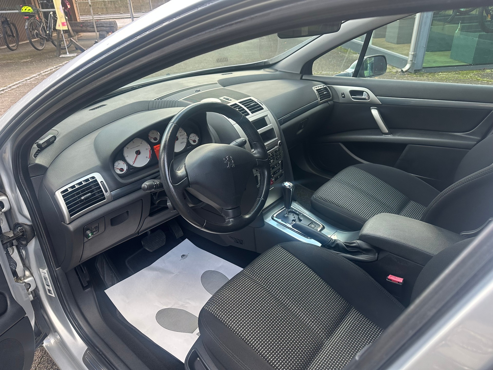 PEUGEOT 407 2.0 HDI SV Executive-image-7