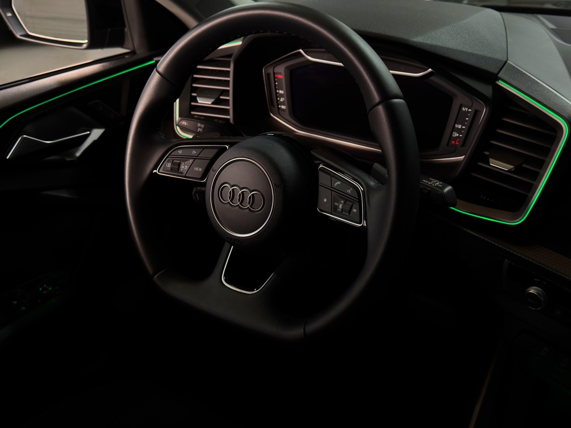 AUDI A1 Sportback 30 TFSI S Line S-tronic Black Edition "RF.-Kamera-Keyless"-image-12