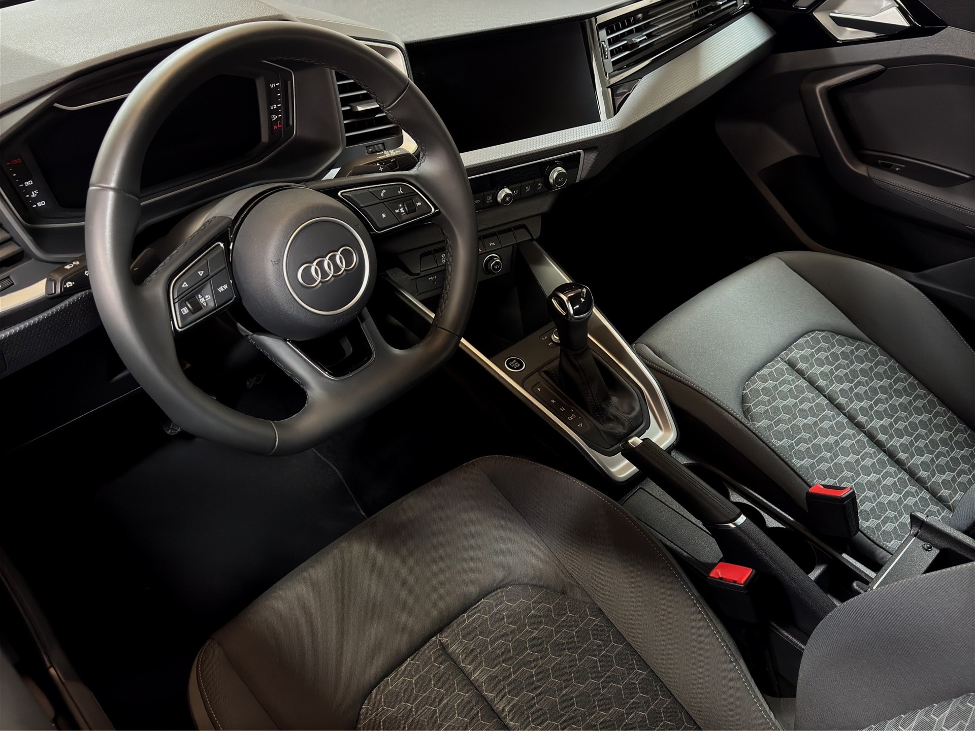 AUDI A1 Sportback 30 TFSI S Line S-tronic Black Edition "RF.-Kamera-Keyless"-image-11