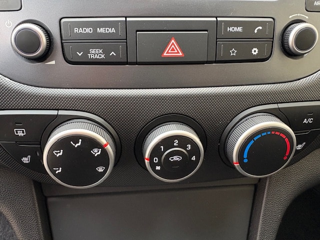 HYUNDAI i10 1.0 Amplia-image-13