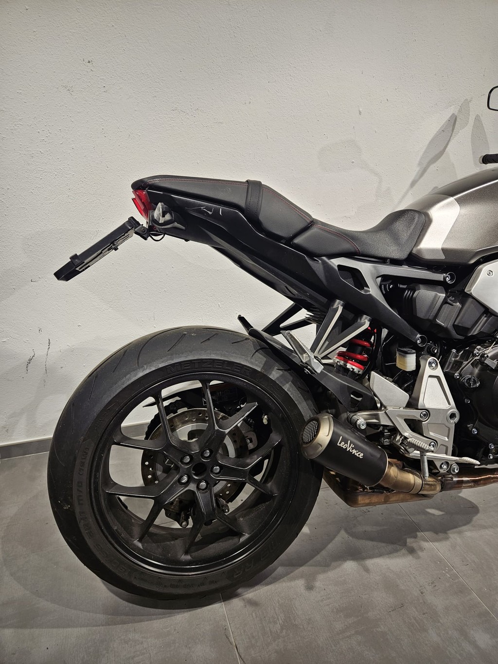 HONDA CB 1000 R ABS-showroom-element-2