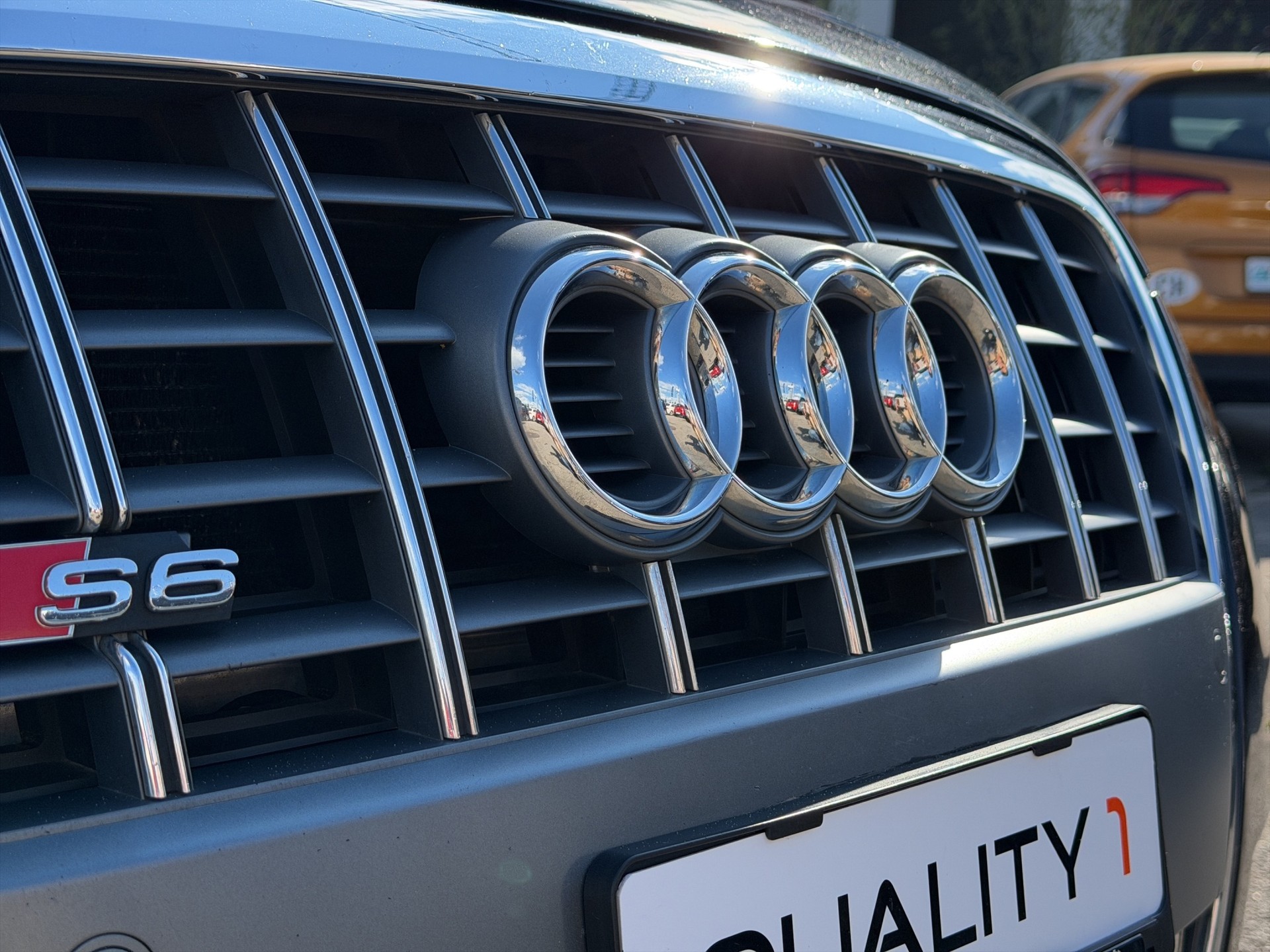 AUDI S6 Avant 5.2 V10 quattro tiptronic-image-13