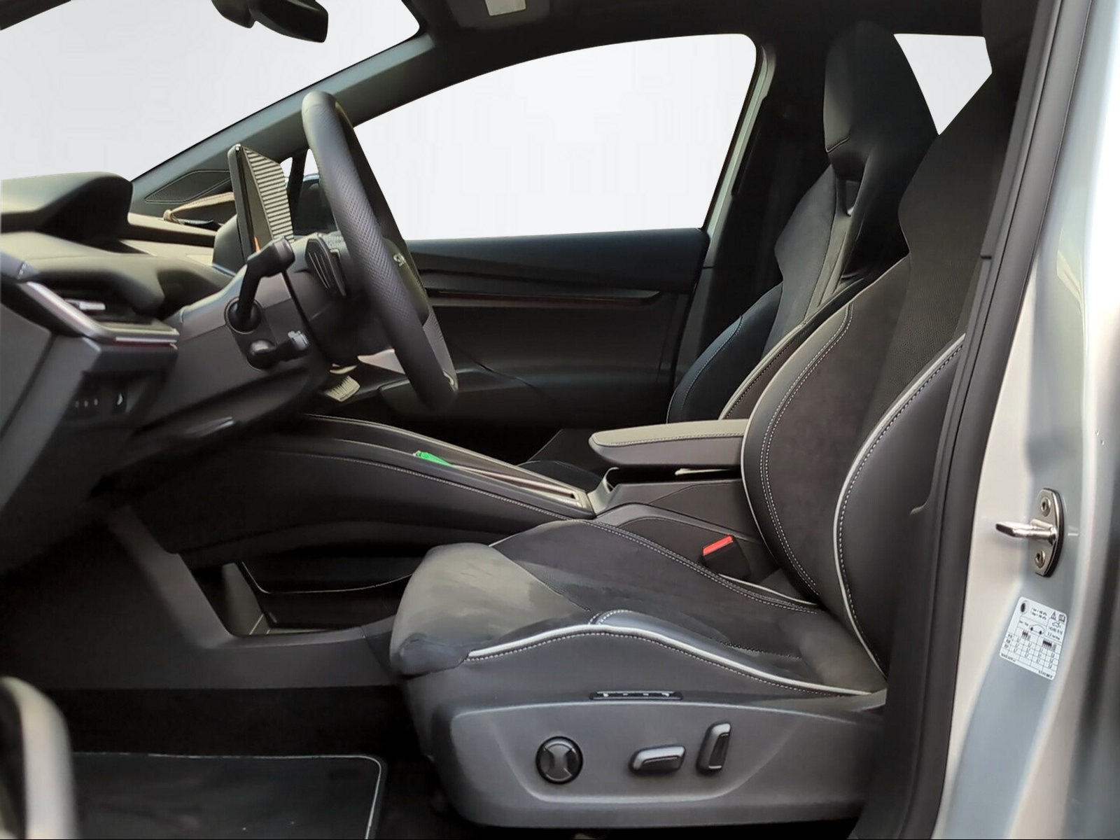 SKODA Enyaq 85x SportLine-image-4