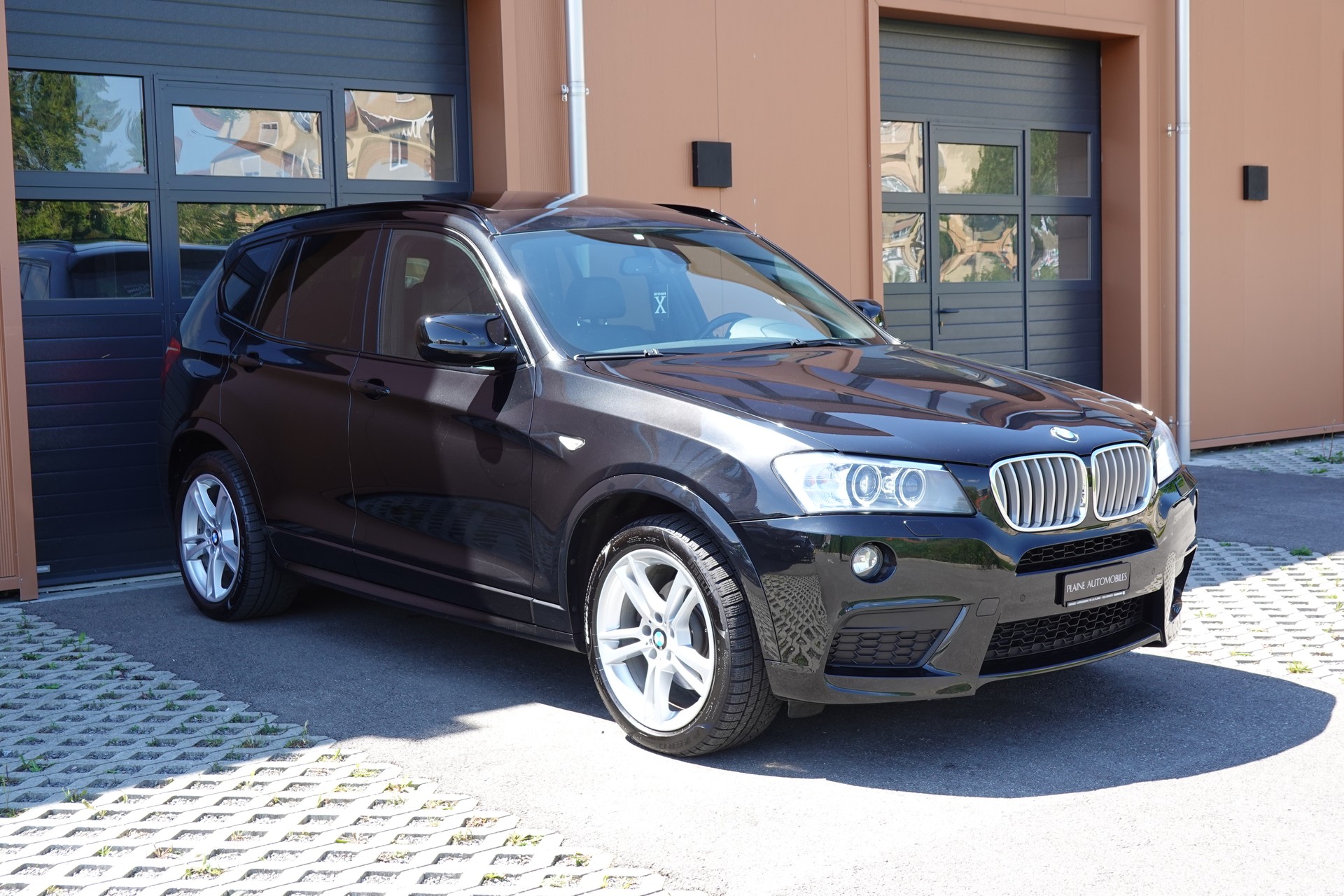 BMW X3 xDrive 30d Steptronic -" Pack M * Capteur de Recul * intérieur cuir * jantes 19 * sièges chauffants/électriques "-image-2