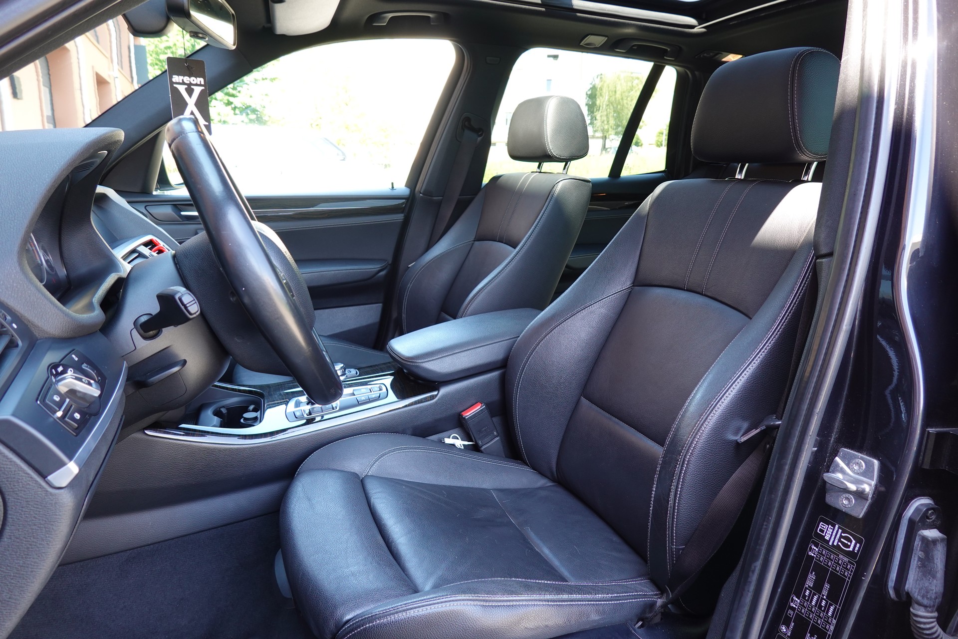 BMW X3 xDrive 30d Steptronic -" Pack M * Capteur de Recul * intérieur cuir * jantes 19 * sièges chauffants/électriques "-image-22