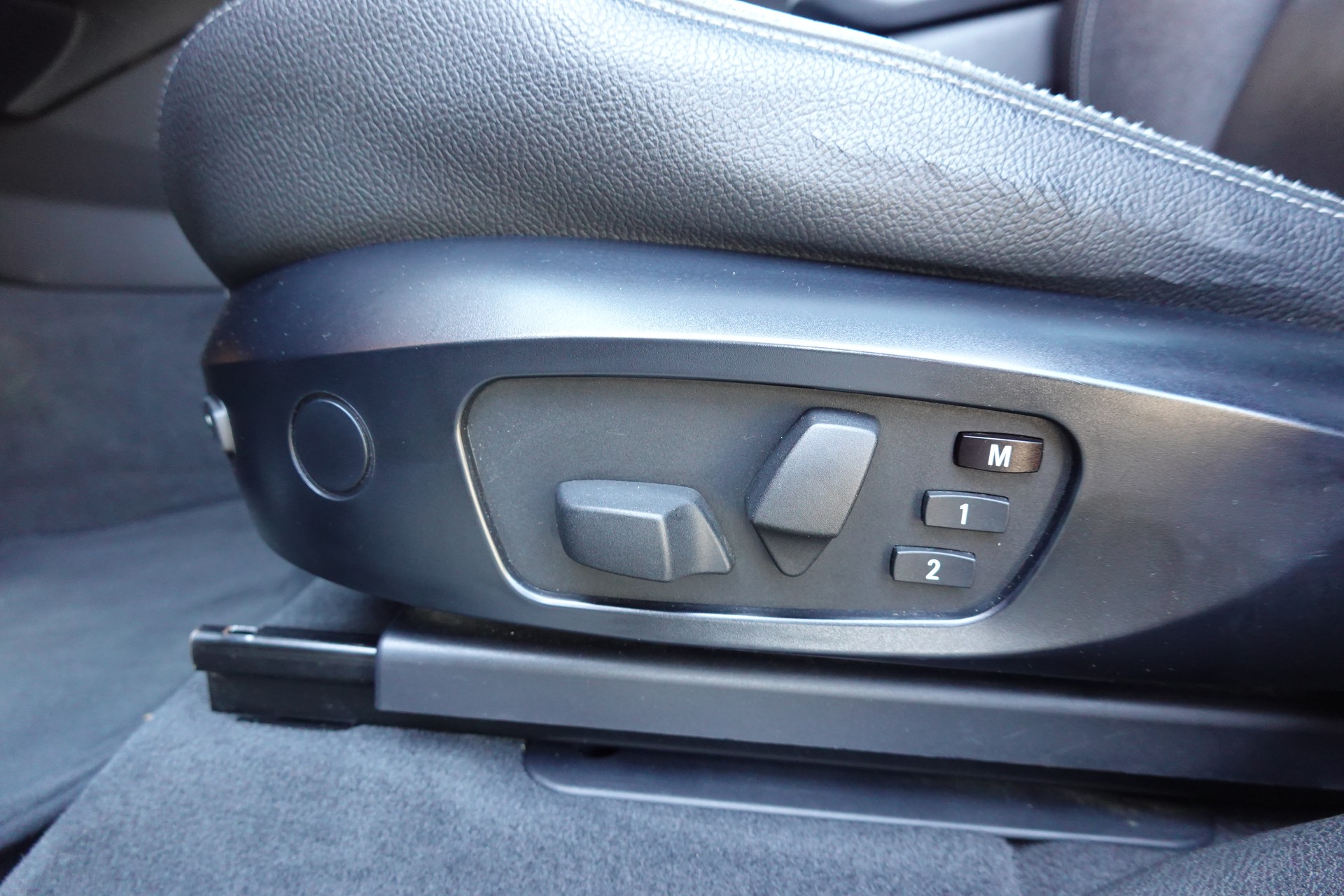 BMW X3 xDrive 30d Steptronic -" Pack M * Capteur de Recul * intérieur cuir * jantes 19 * sièges chauffants/électriques "-image-21