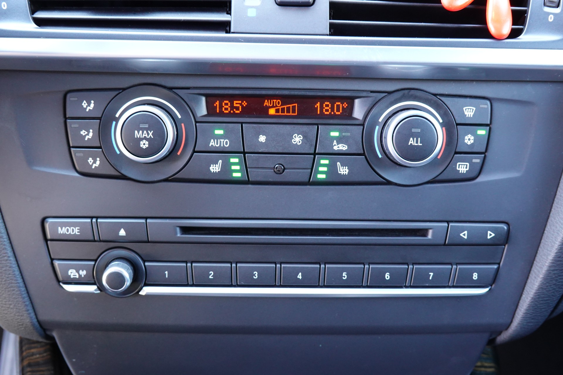 BMW X3 xDrive 30d Steptronic -" Pack M * Capteur de Recul * intérieur cuir * jantes 19 * sièges chauffants/électriques "-image-16