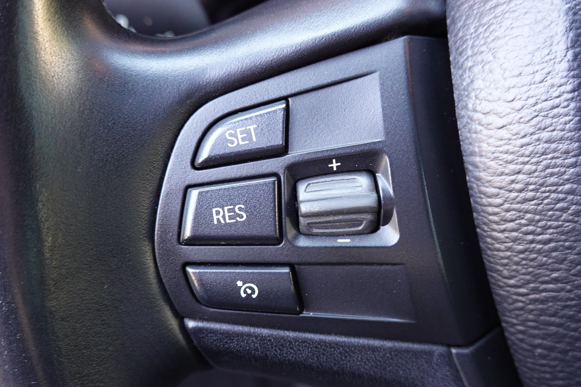 BMW X3 xDrive 30d Steptronic -" Pack M * Capteur de Recul * intérieur cuir * jantes 19 * sièges chauffants/électriques "-image-12